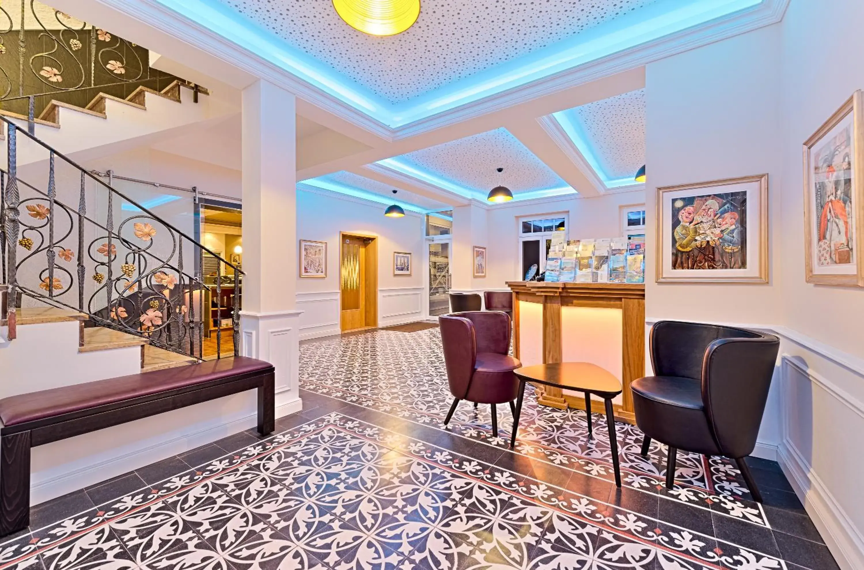 Lobby or reception in Hotel Weinberg-Schlößchen Lobby or reception in Hotel Weinberg-Schlößchen