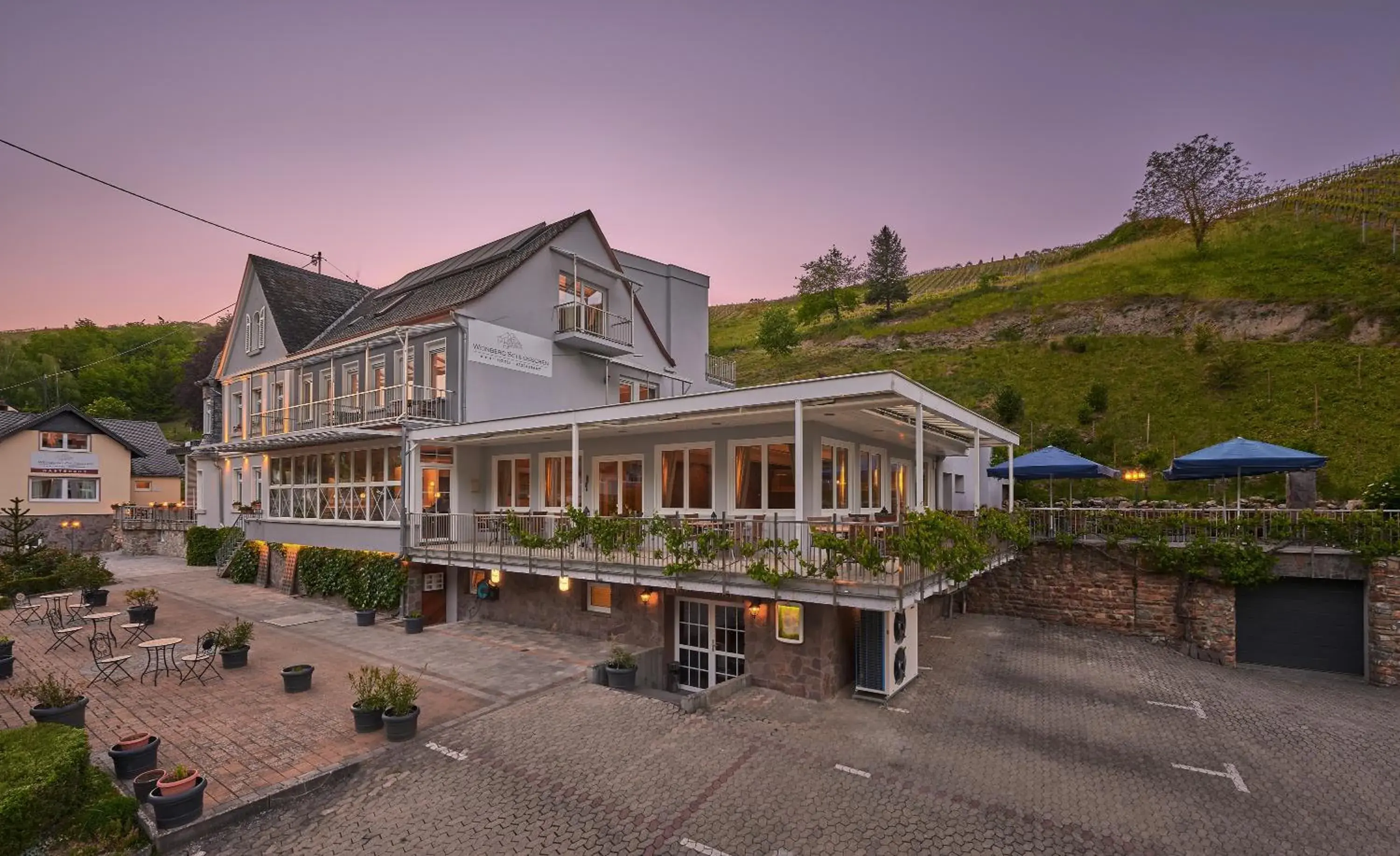 Property building in Hotel Weinberg-Schlößchen Property building in Hotel Weinberg-Schlößchen