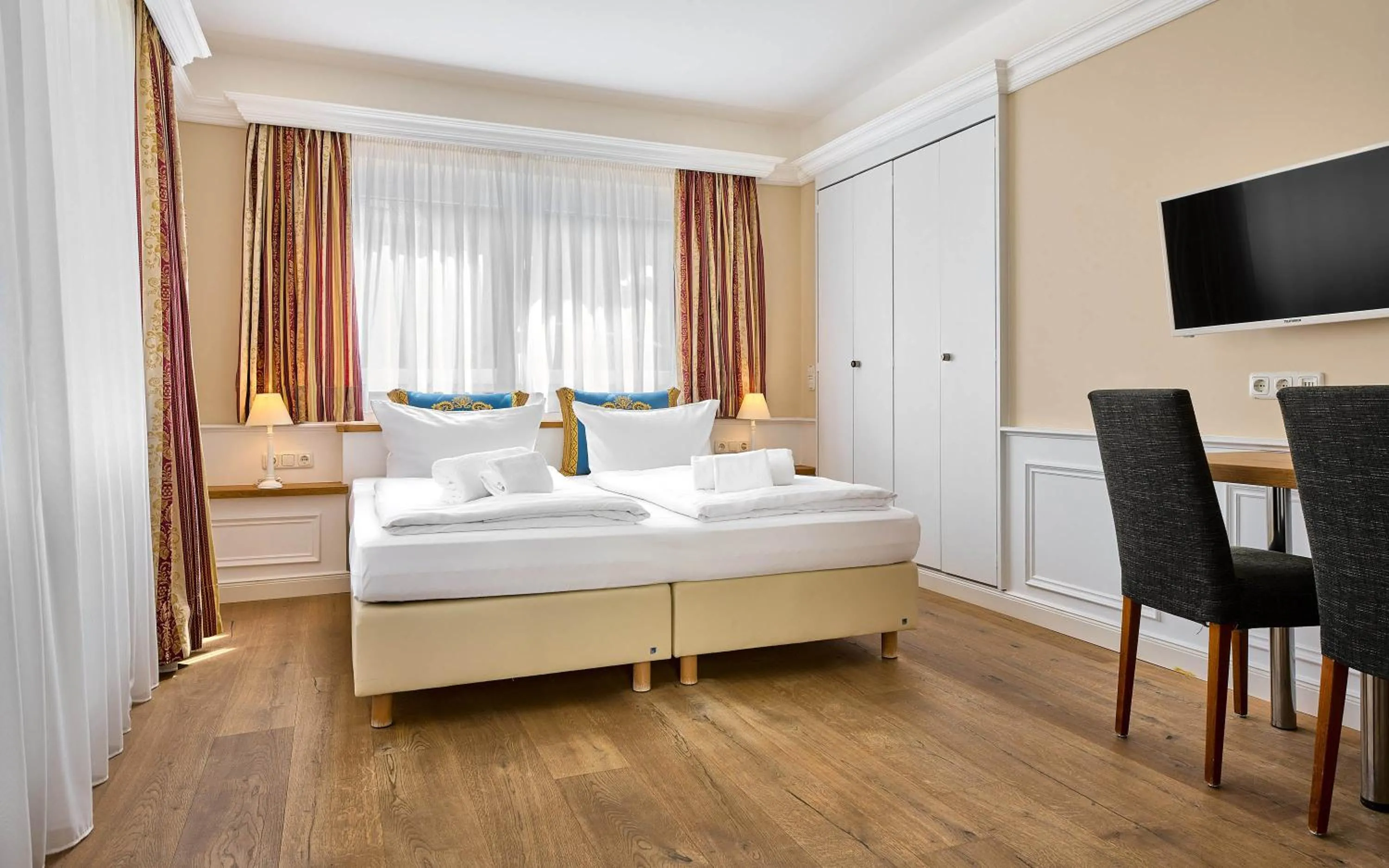 Bed in Hotel Weinberg-Schlößchen