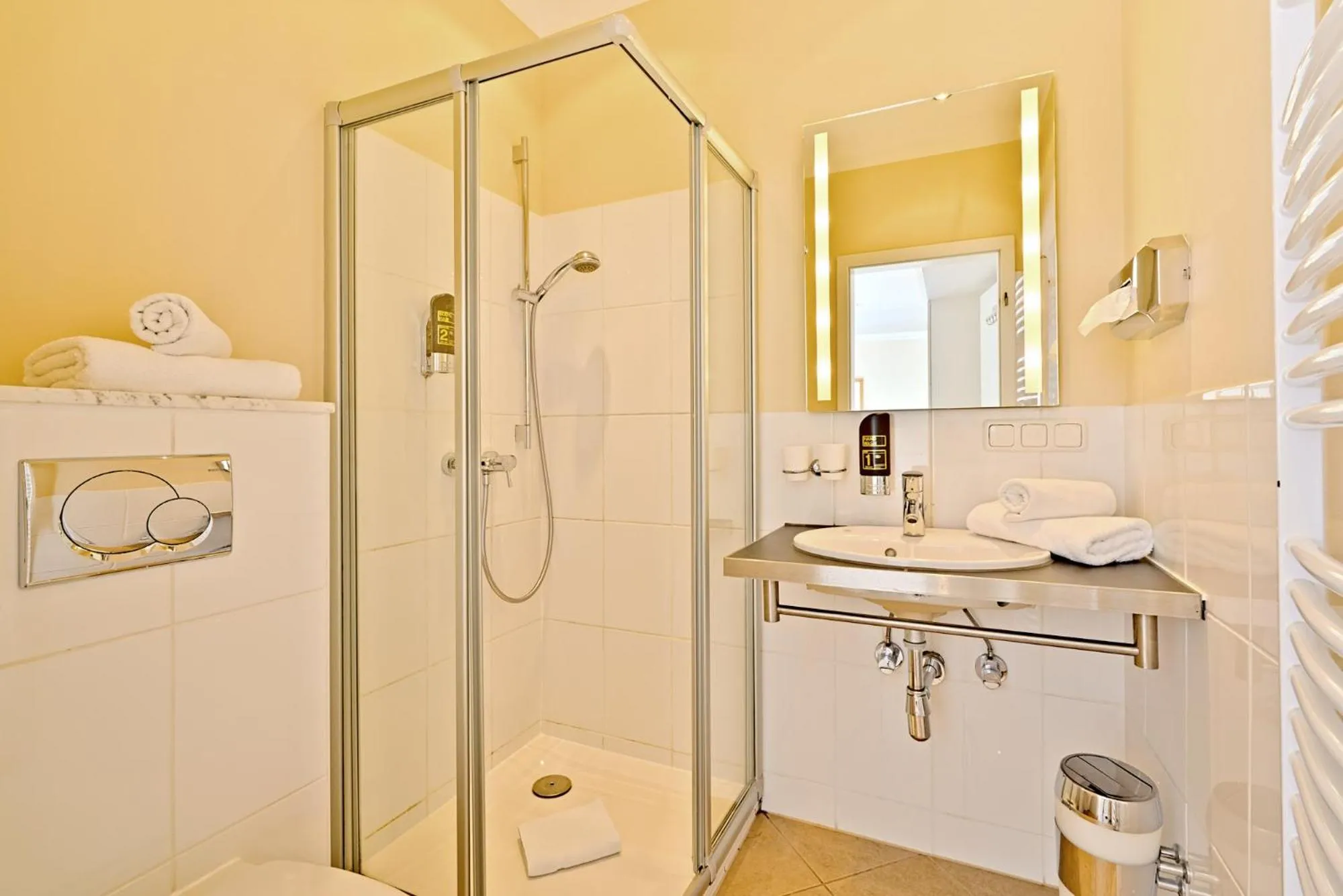 Shower in Hotel Weinberg-Schlößchen