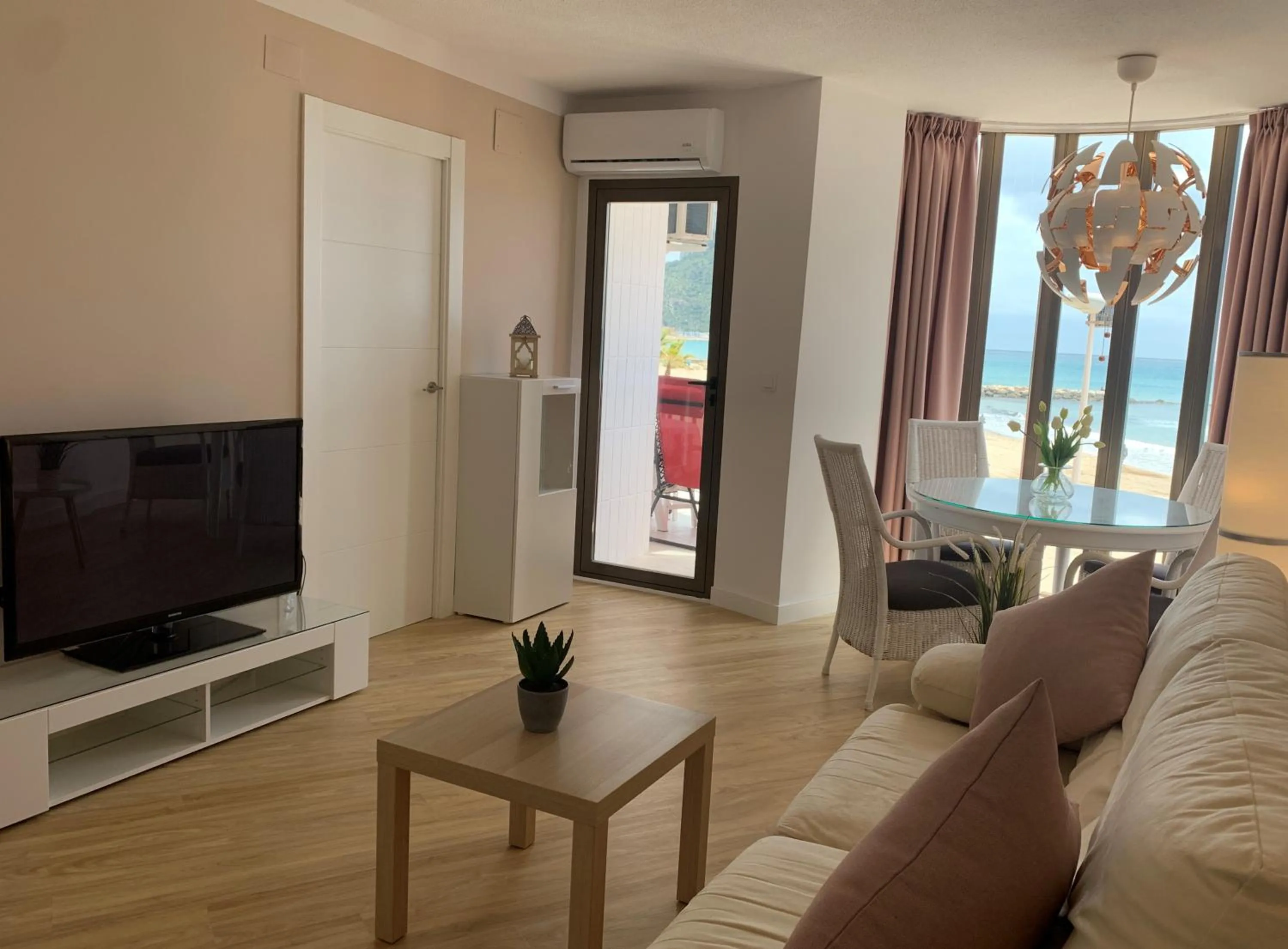 Appartement in erster Linie mit Meerblick