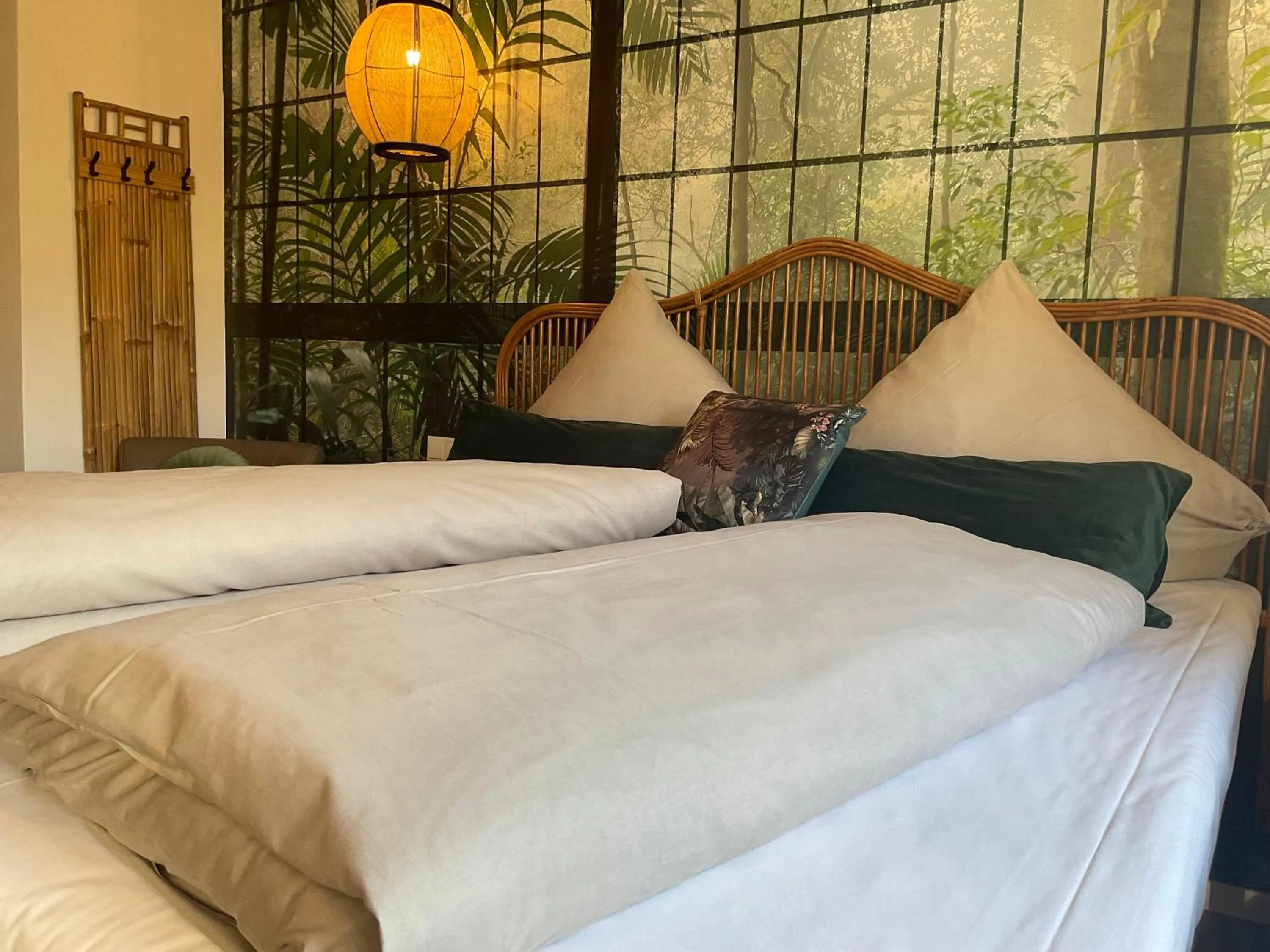 Photo of the whole room, Bed in zu Jeddelohs Lodge Hotel