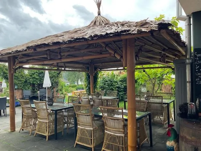 Patio in zu Jeddelohs Lodge Hotel