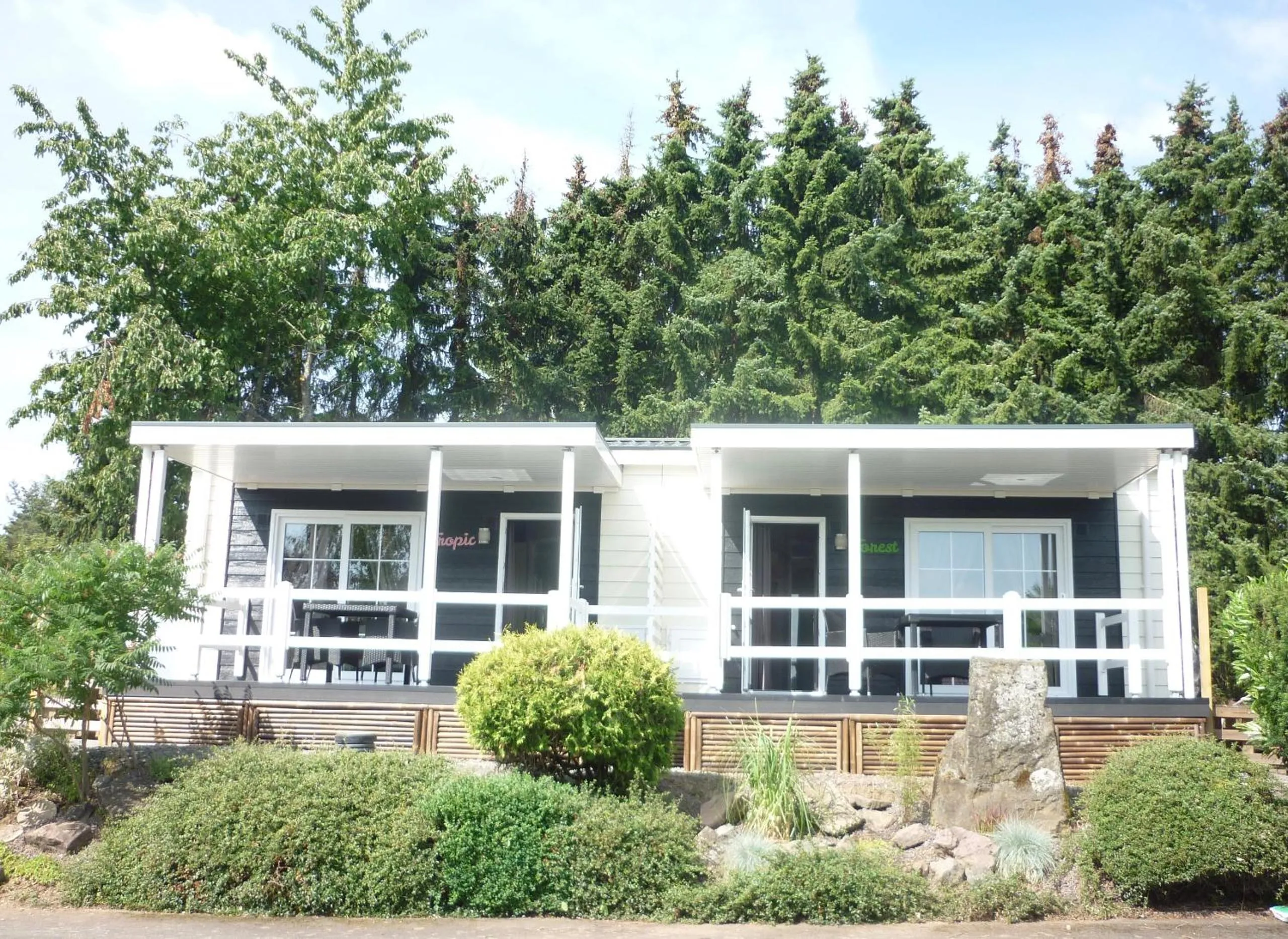 Property building in zu Jeddelohs Lodge Hotel