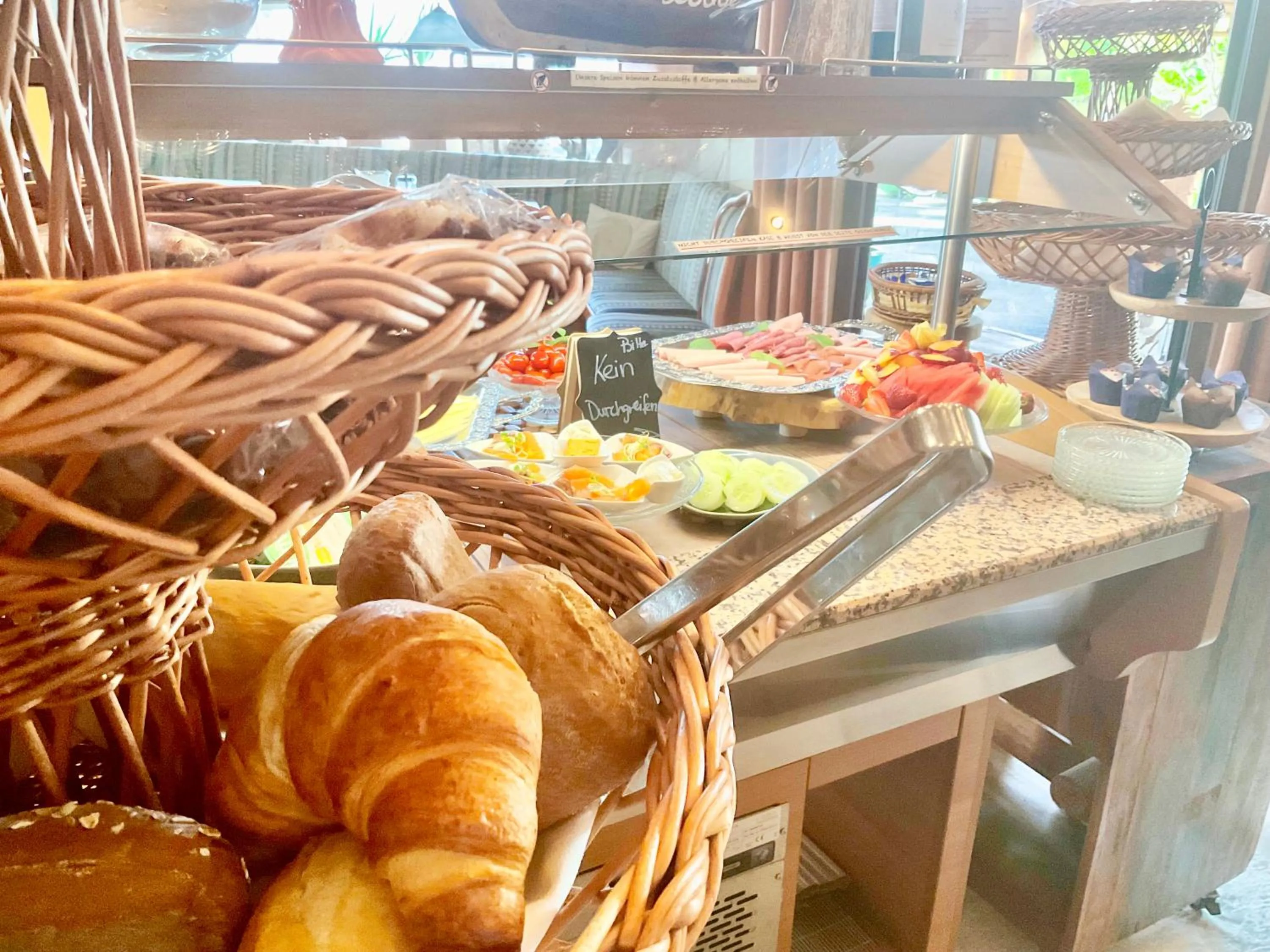 Breakfast in zu Jeddelohs Lodge Hotel