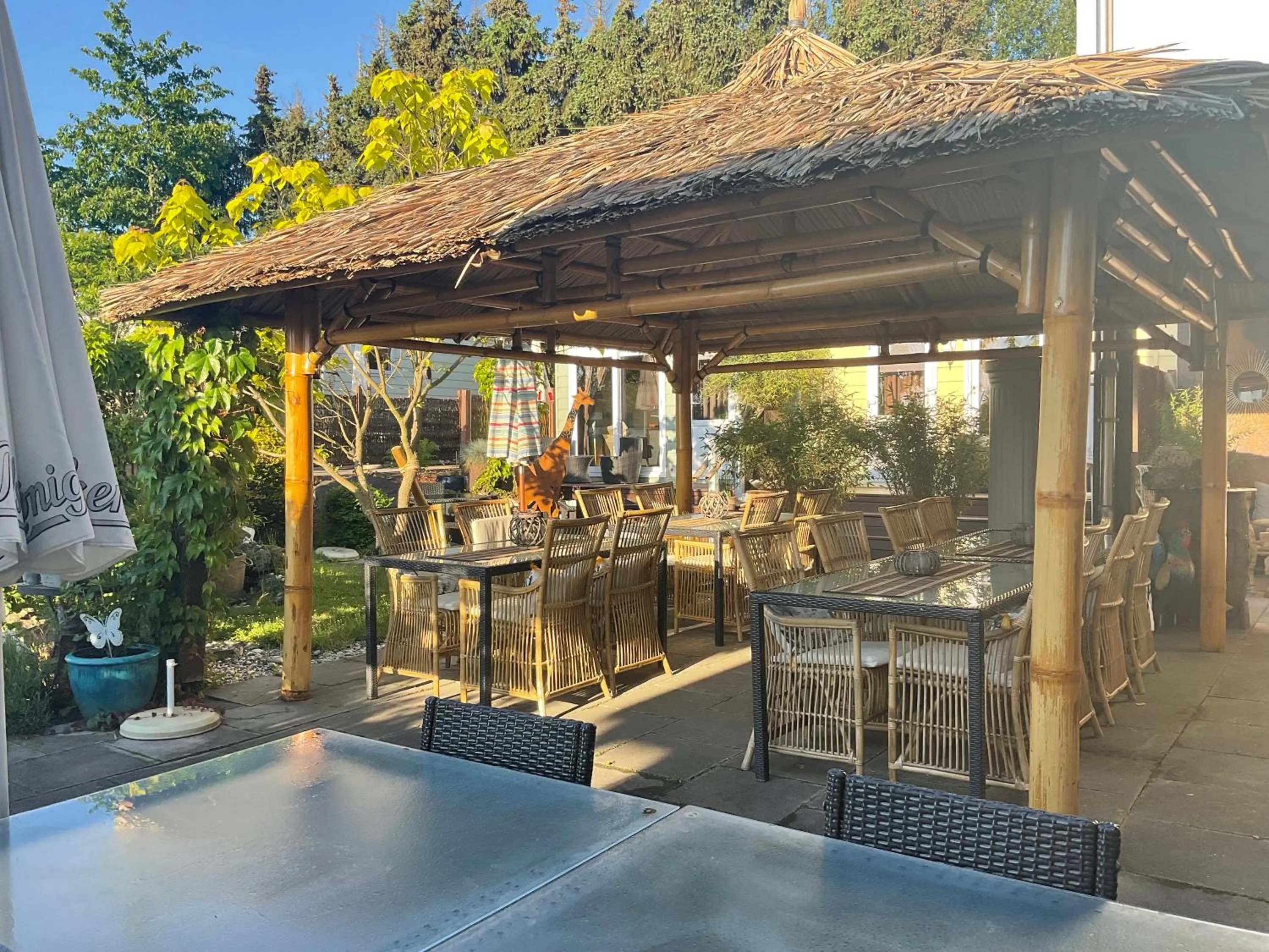 Patio in zu Jeddelohs Lodge Hotel