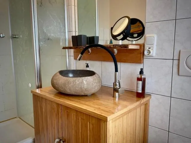 Bathroom in zu Jeddelohs Lodge Hotel