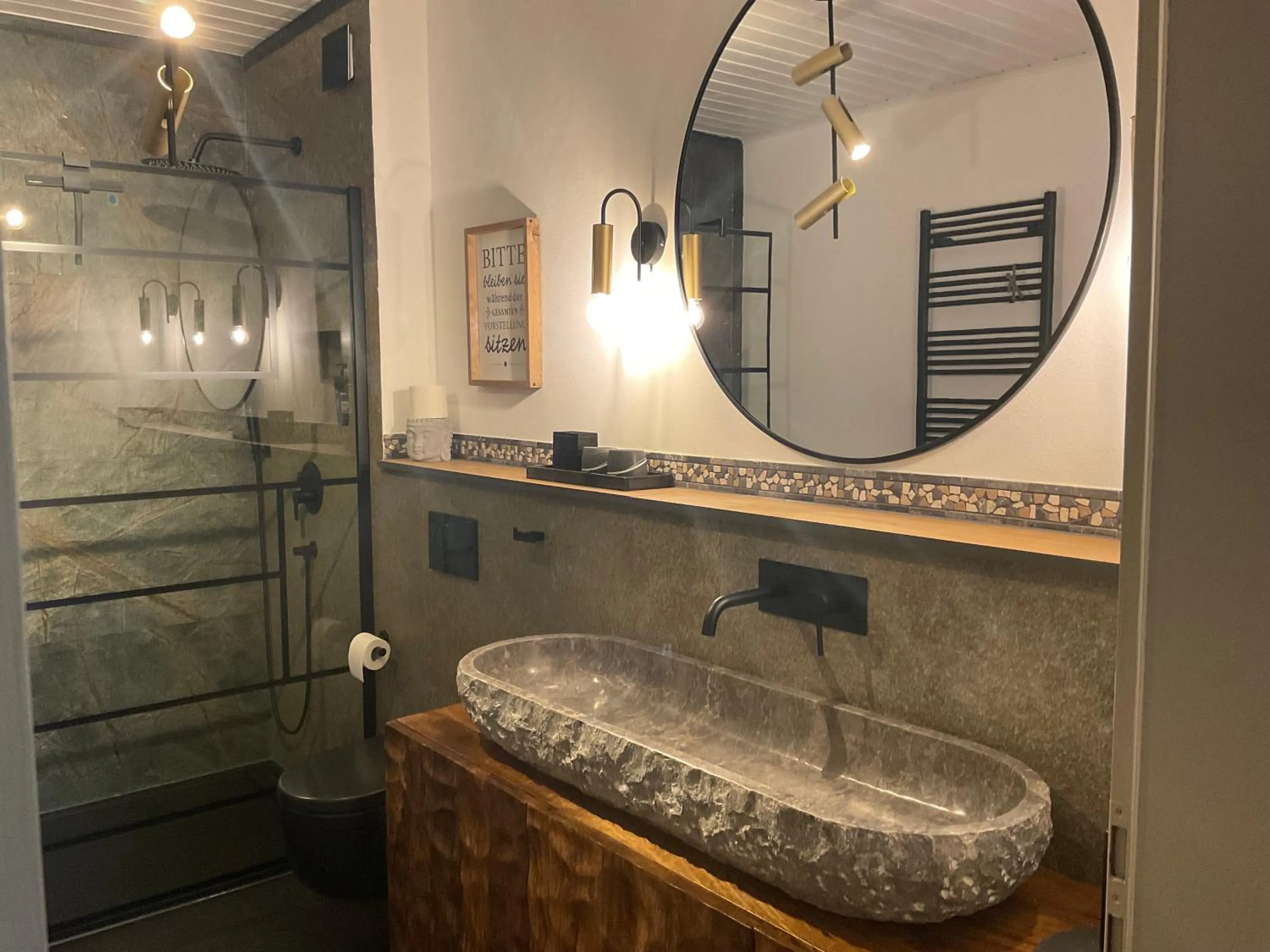 Bathroom in zu Jeddelohs Lodge Hotel
