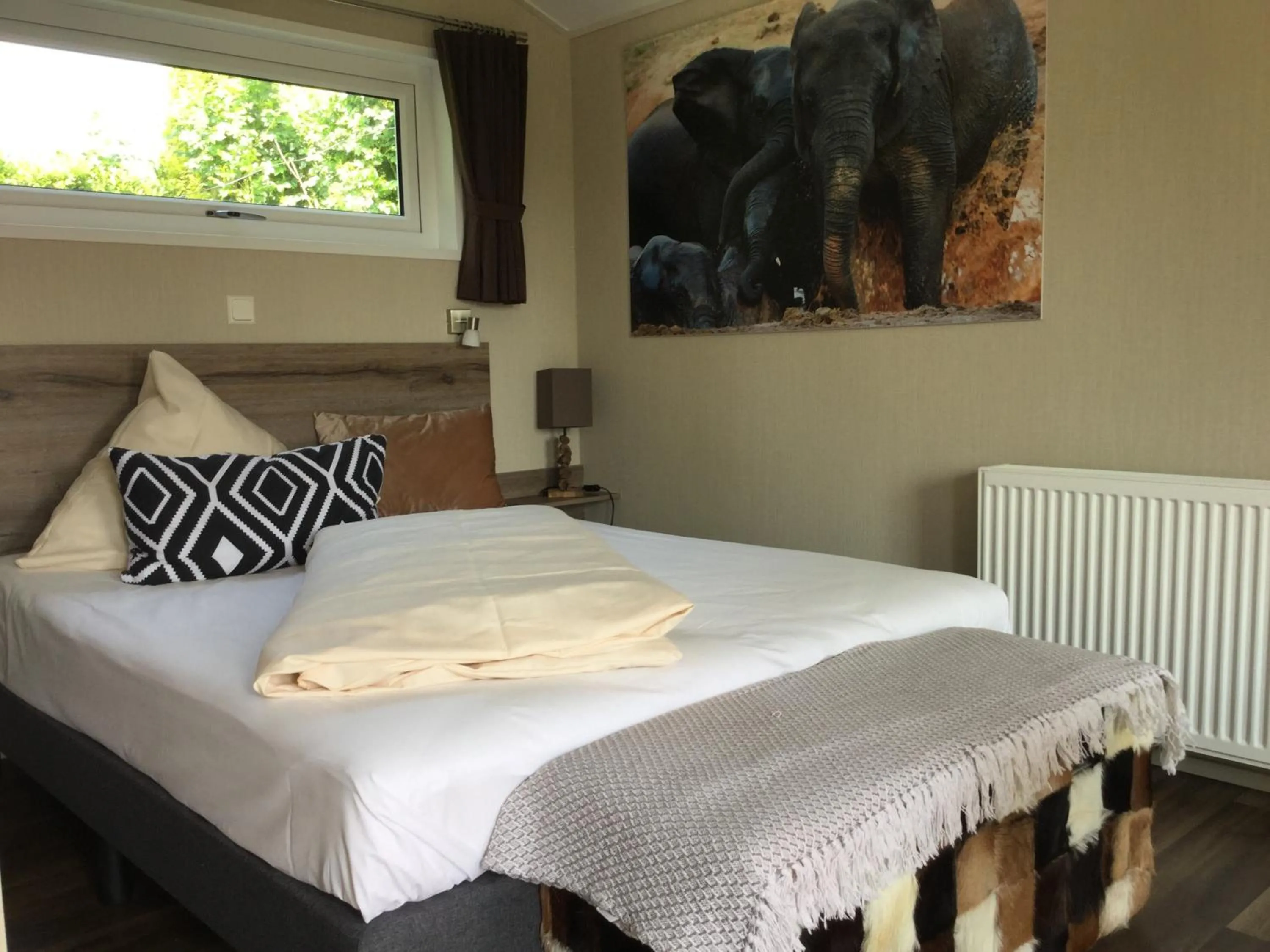 Bedroom, Bed in zu Jeddelohs Lodge Hotel