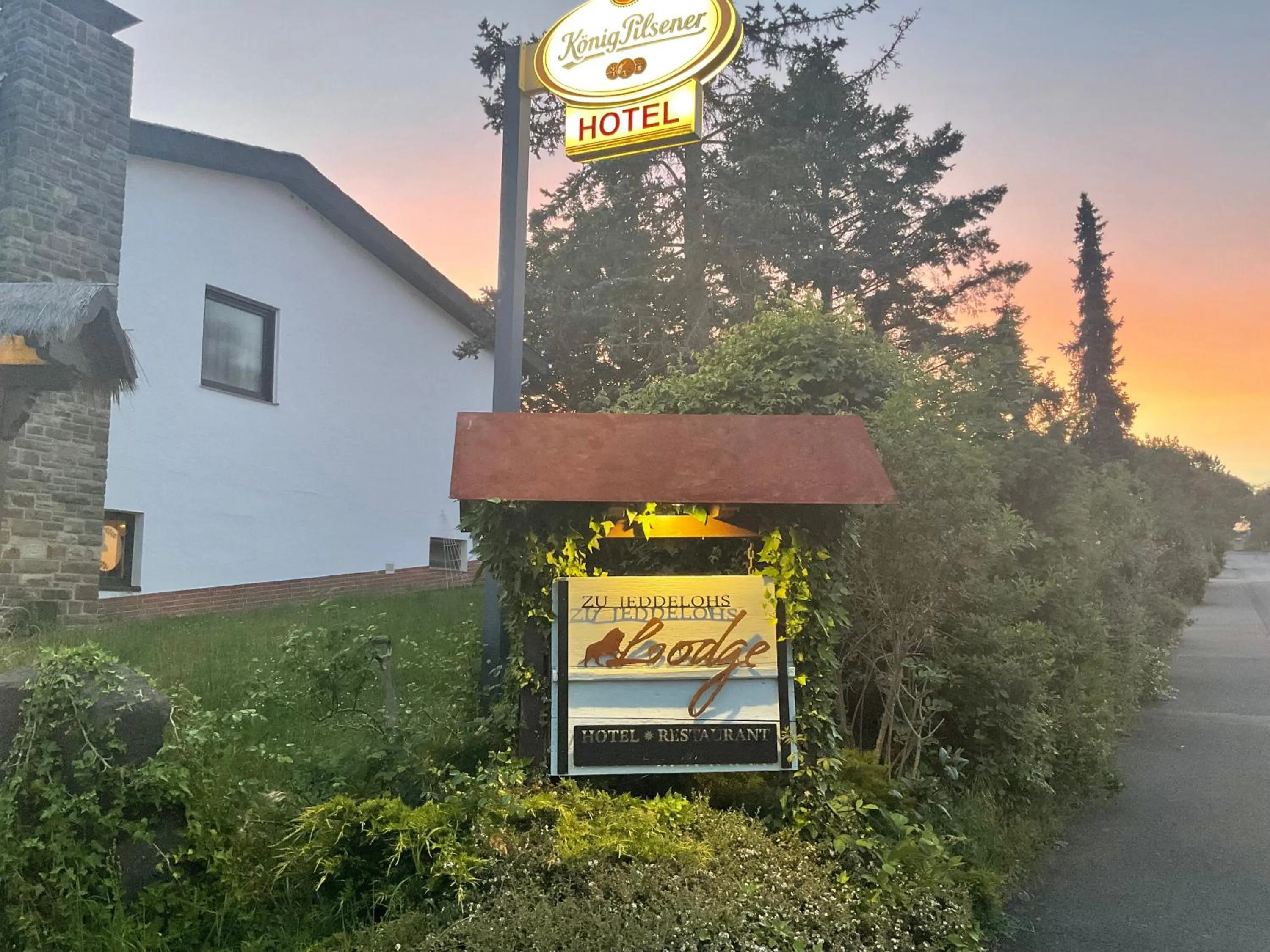 Property logo or sign in zu Jeddelohs Lodge Hotel