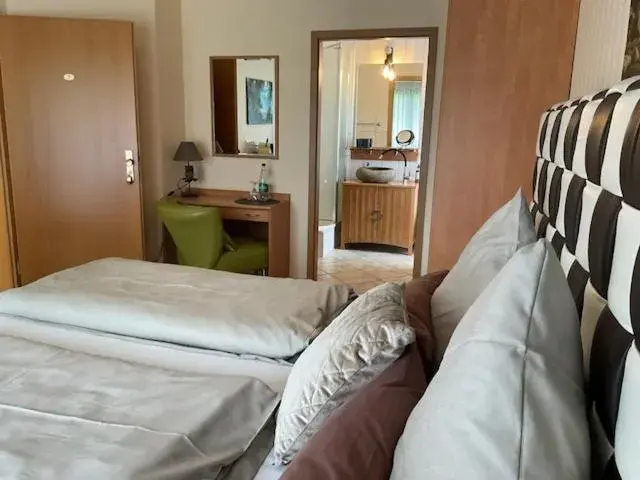 Deluxe Double Room with Garden View - single occupancy in zu Jeddelohs Lodge Hotel Deluxe Double Room with Garden View - single occupancy in zu Jeddelohs Lodge Hotel
