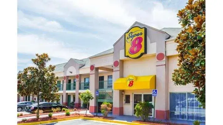 Super 8 Super 8