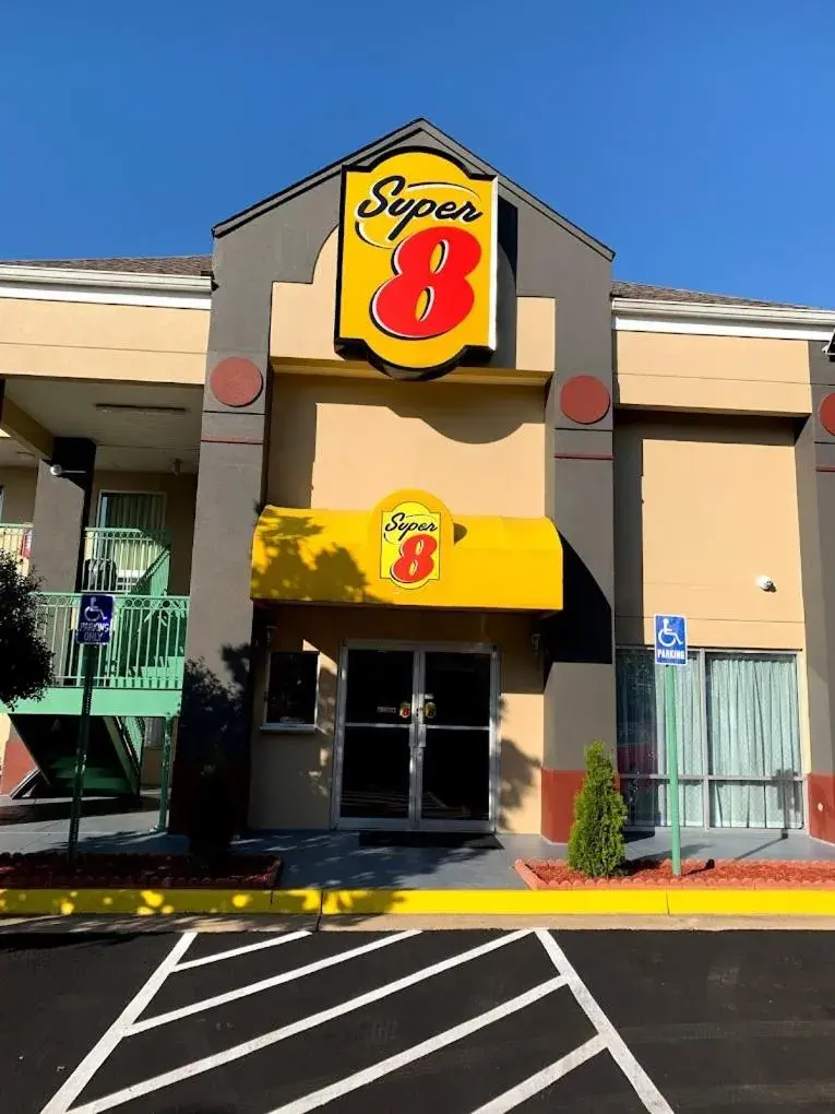 Super 8 Super 8