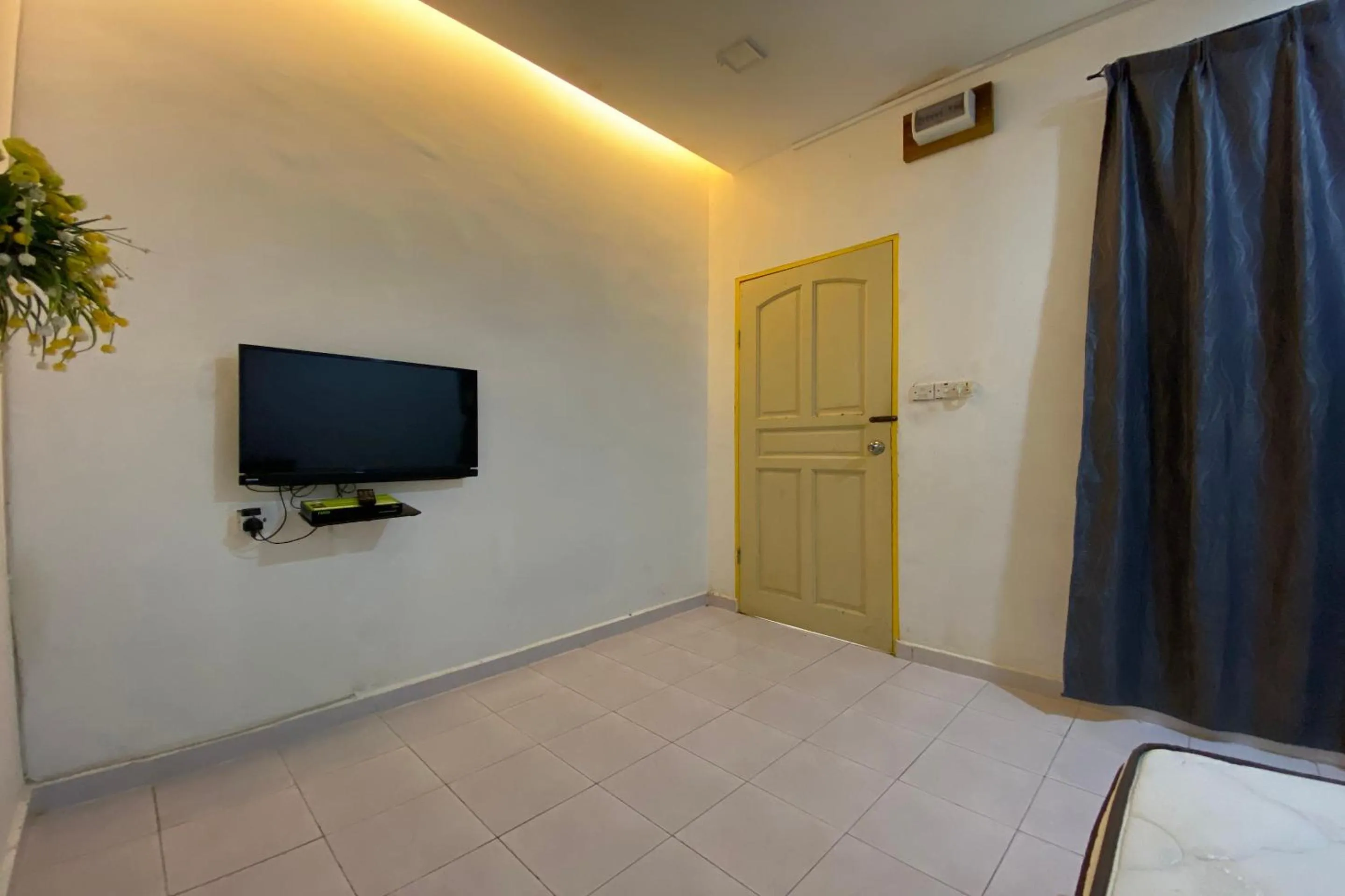 Bedroom, Bed in Hotel O Taman Kota Homestay