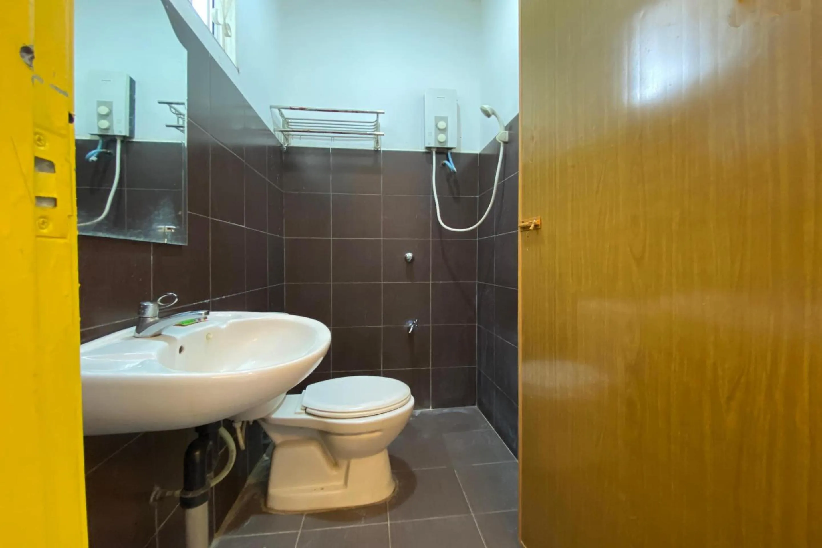 Bathroom in Hotel O Taman Kota Homestay