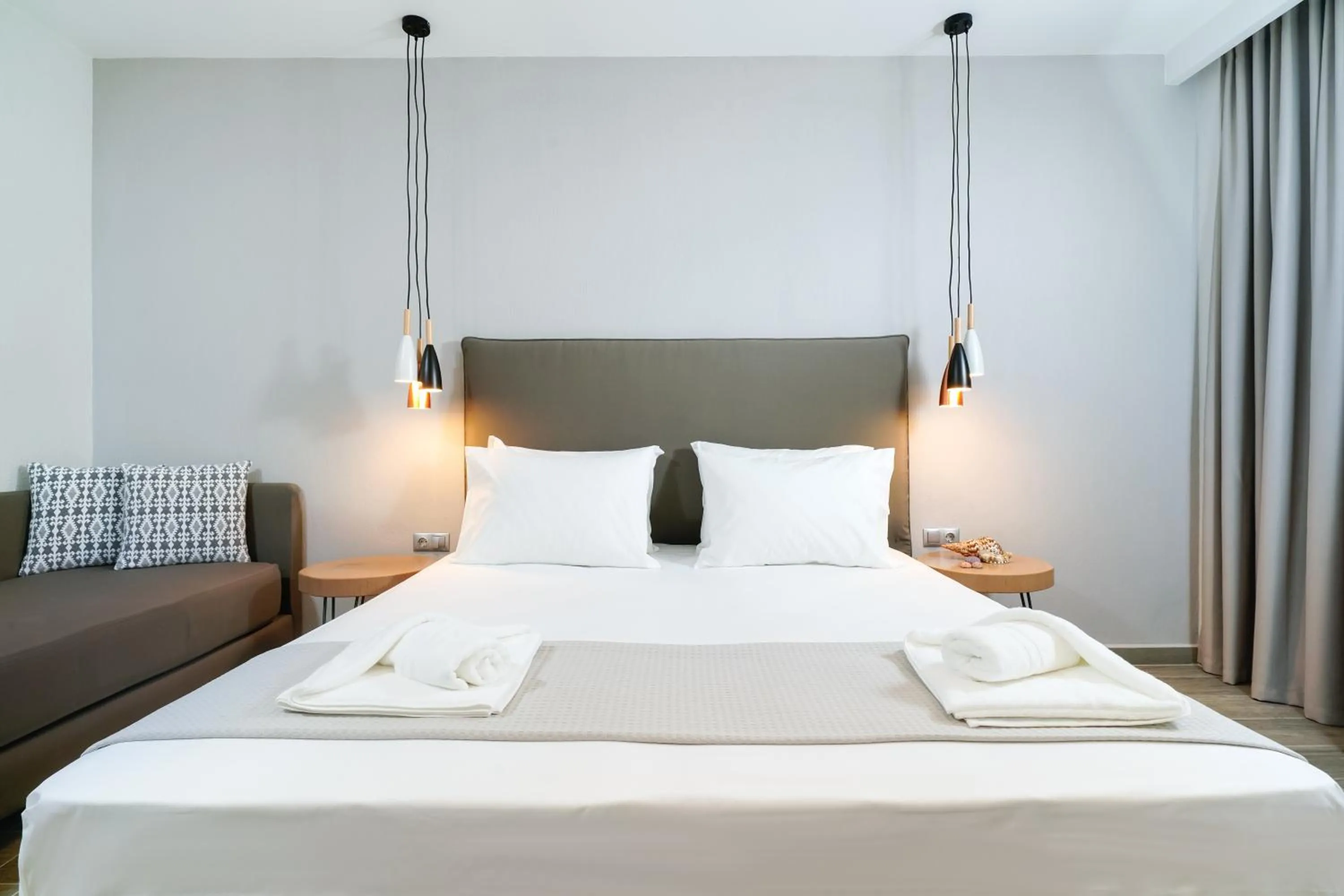 Bed in Aquamarine Luxury Rooms Thassos