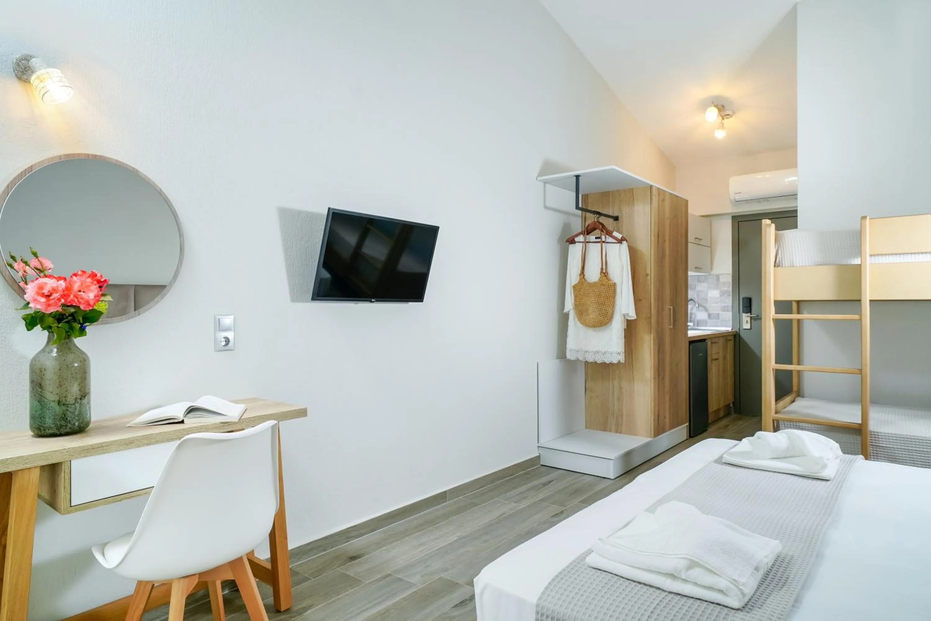 Bed in Aquamarine Luxury Rooms Thassos