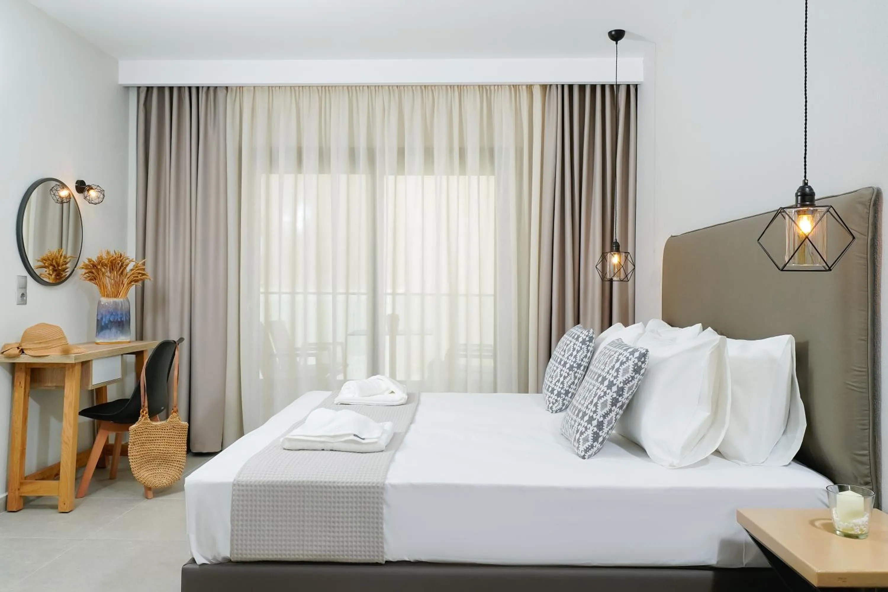 Bed in Aquamarine Luxury Rooms Thassos