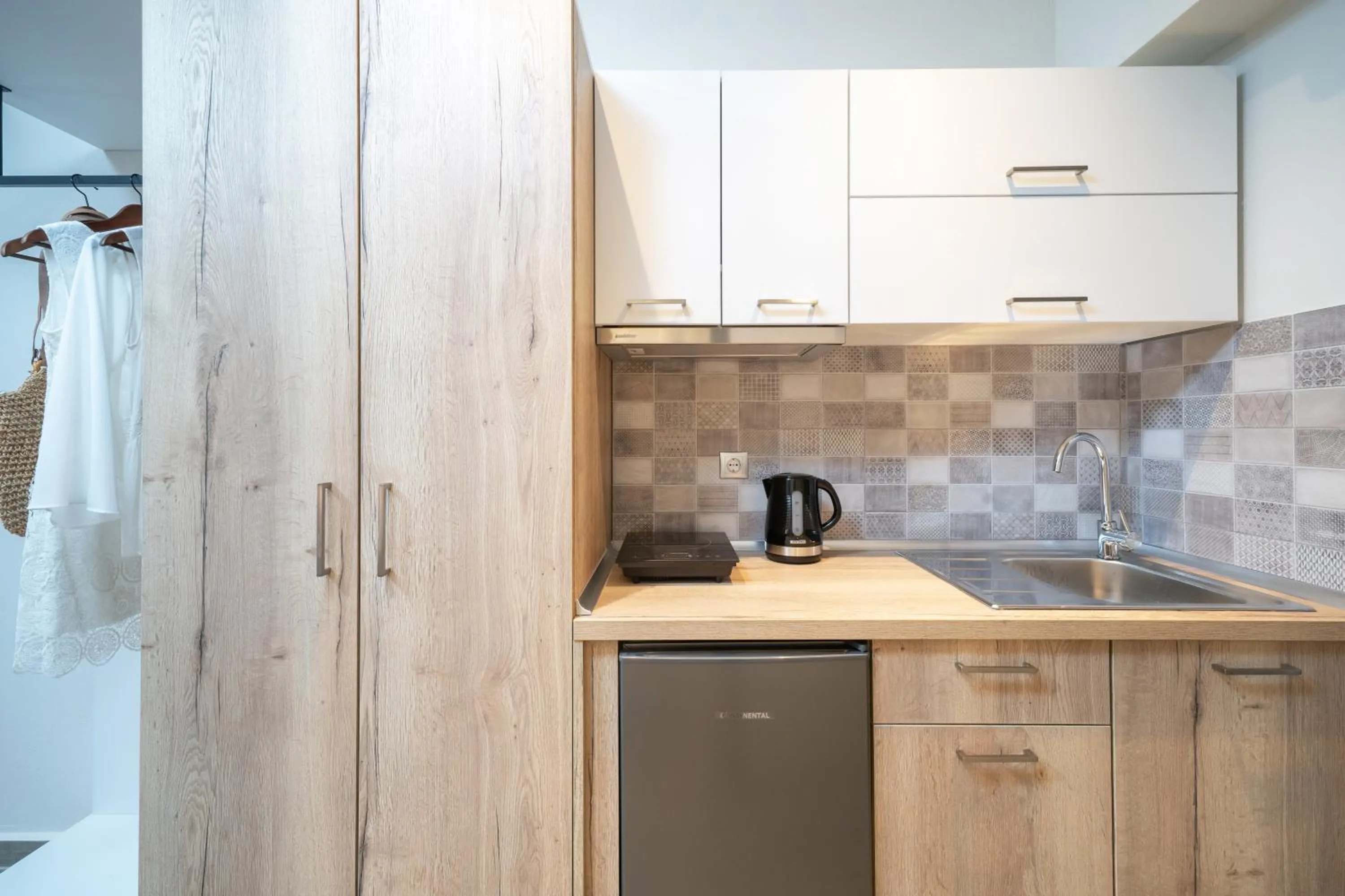 Kitchen or kitchenette in Aquamarine Luxury Rooms Thassos