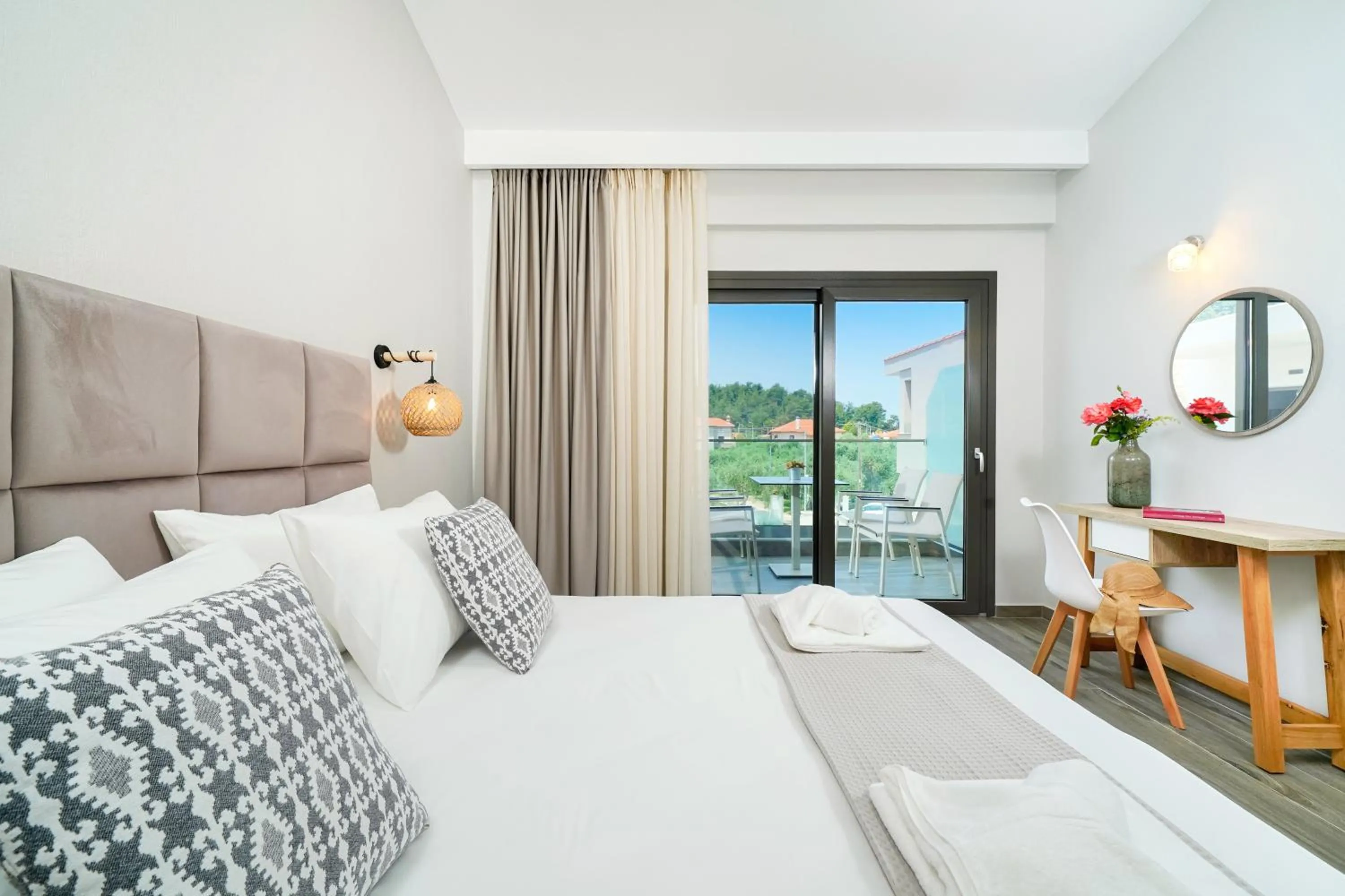 Bed in Aquamarine Luxury Rooms Thassos