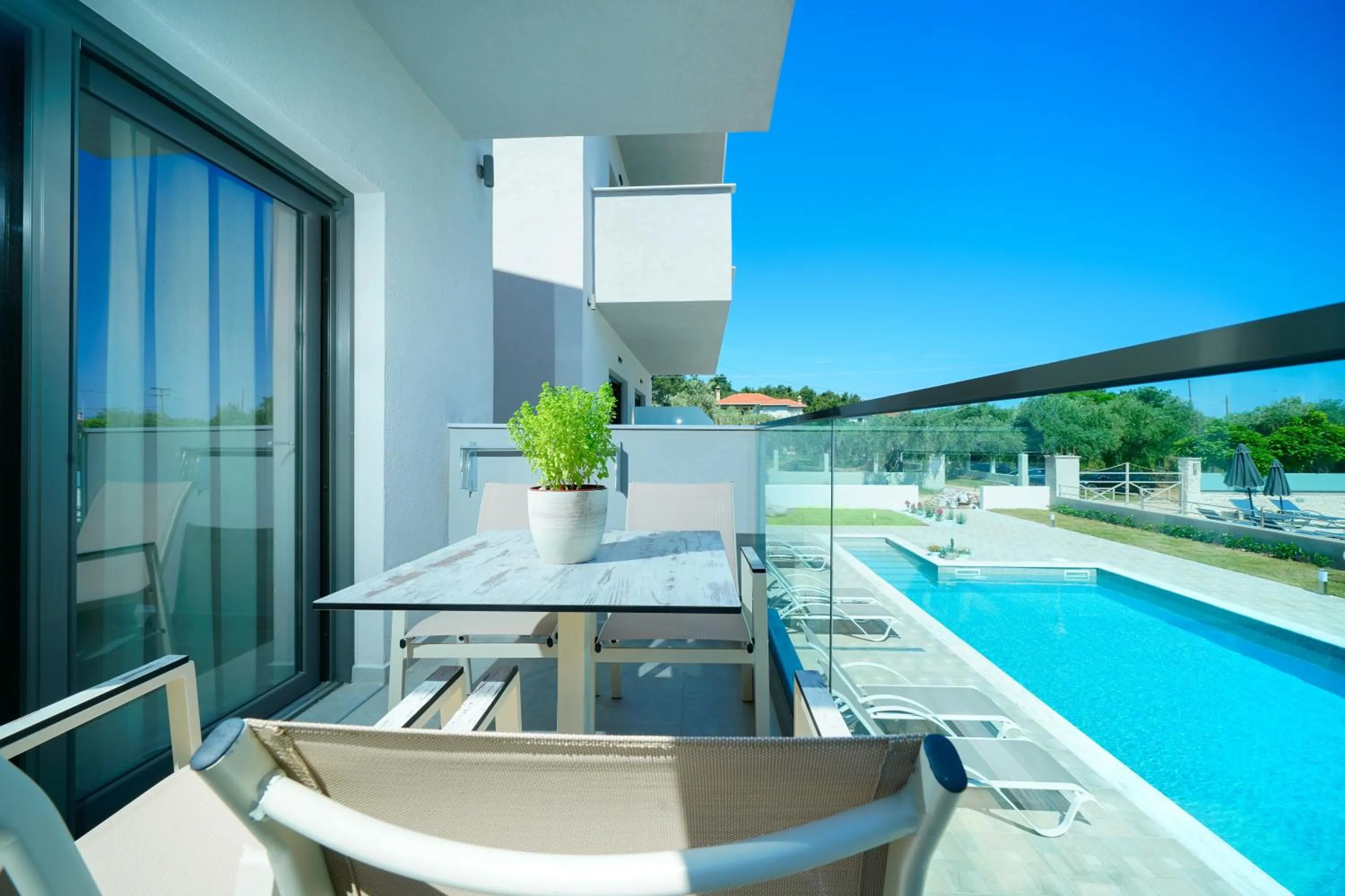 Balcony/Terrace in Aquamarine Luxury Rooms Thassos
