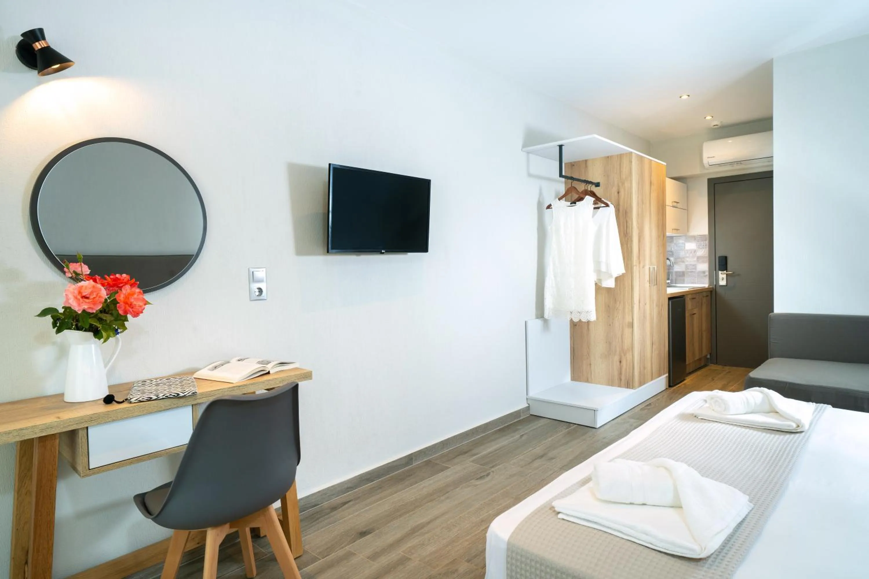 Bed in Aquamarine Luxury Rooms Thassos