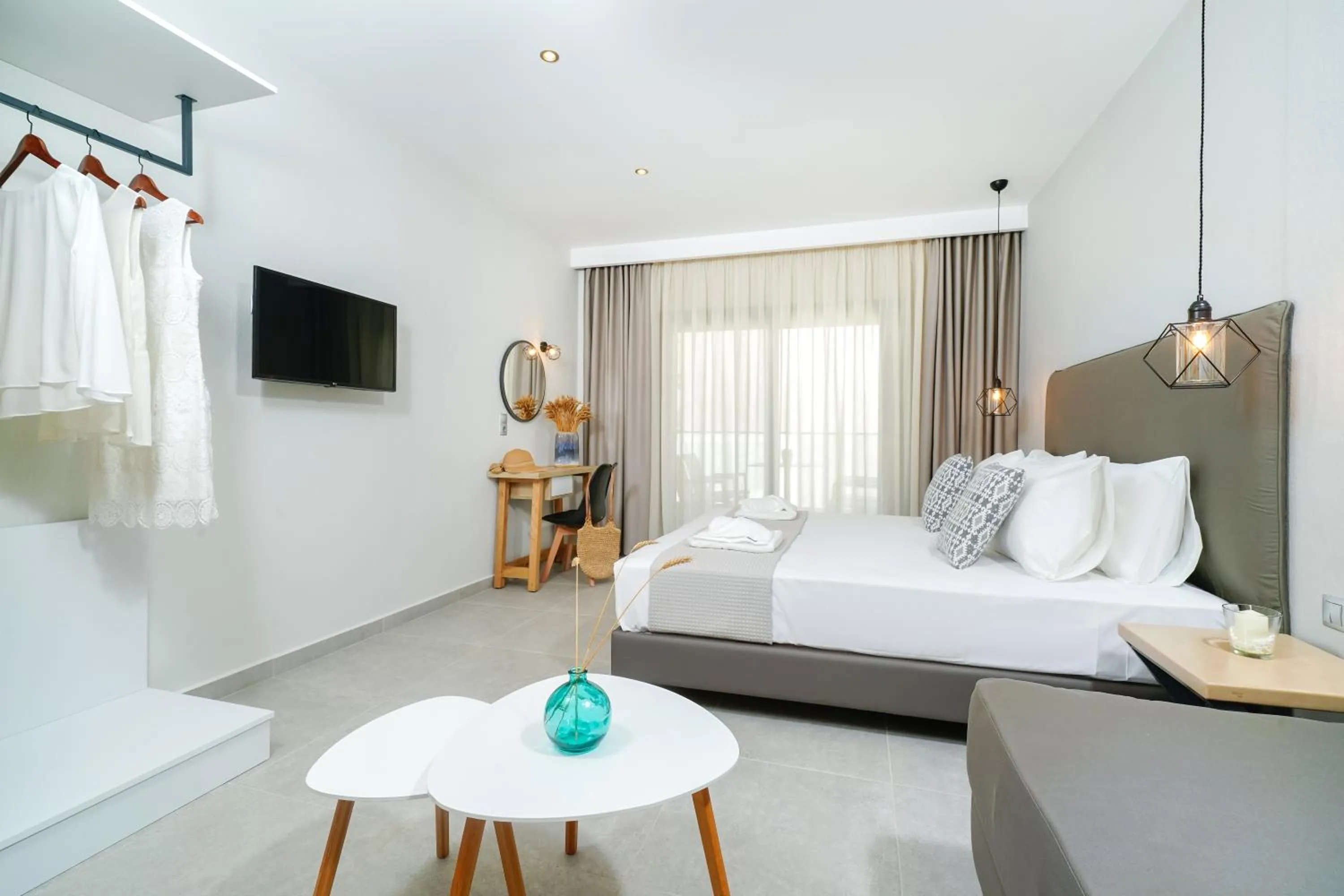 Bed in Aquamarine Luxury Rooms Thassos