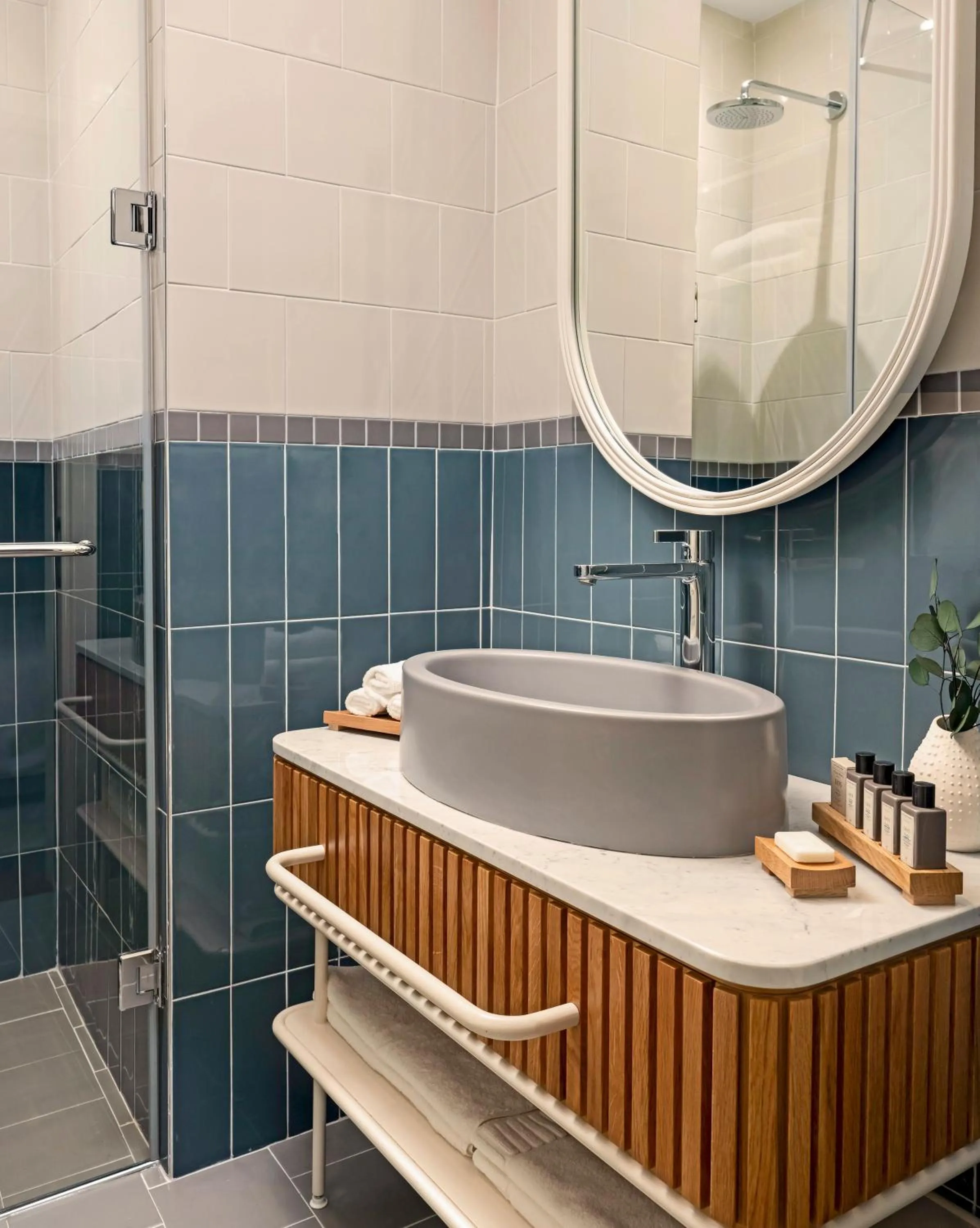 Bathroom in Ecole St. Pierre Hotel