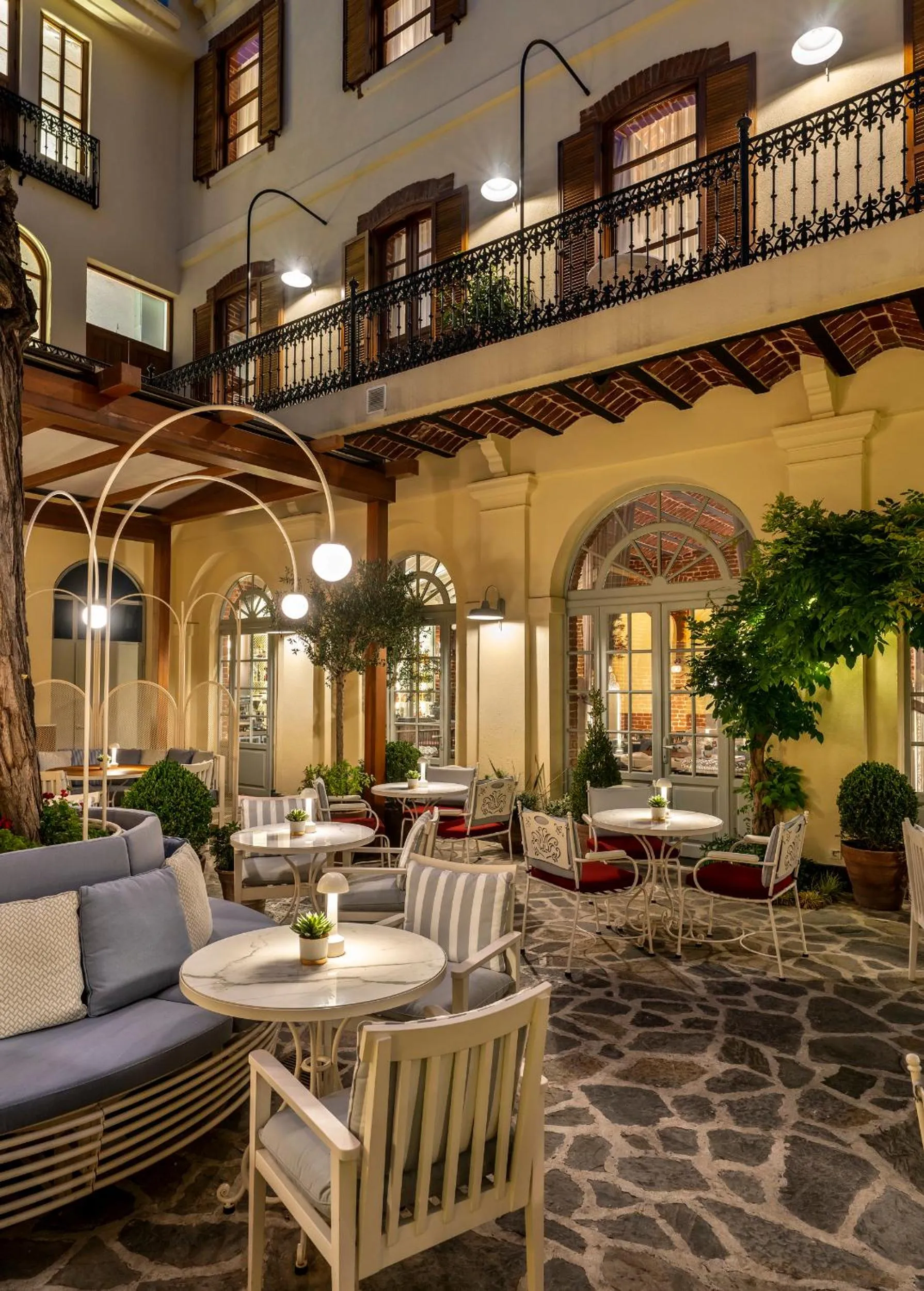 Ecole St. Pierre Hotel