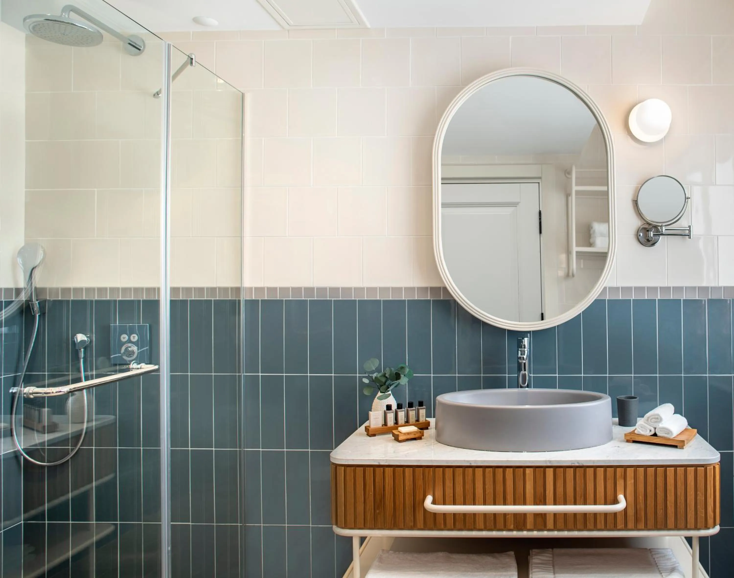 Bathroom in Ecole St. Pierre Hotel