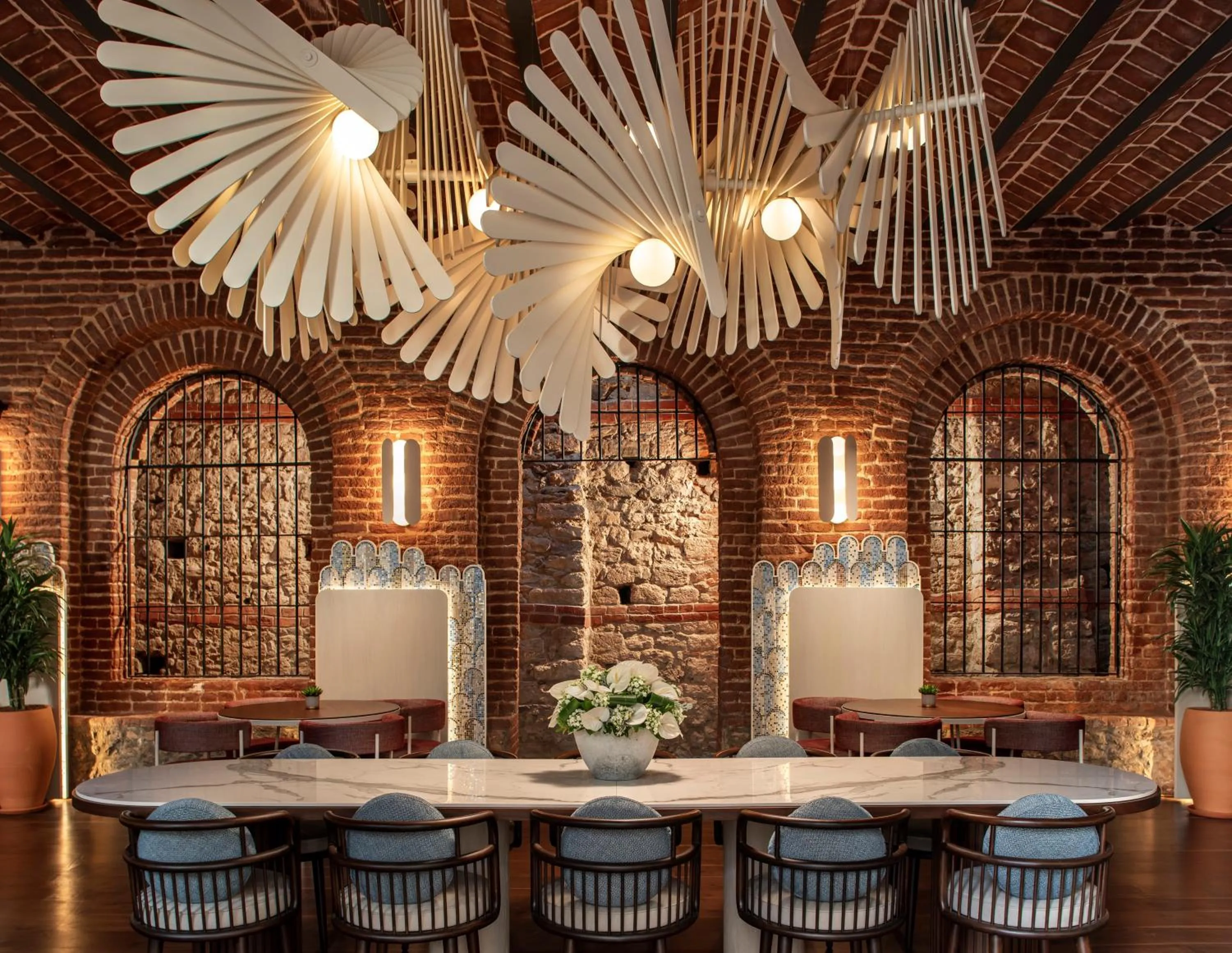 Restaurant/places to eat in Ecole St. Pierre Hotel