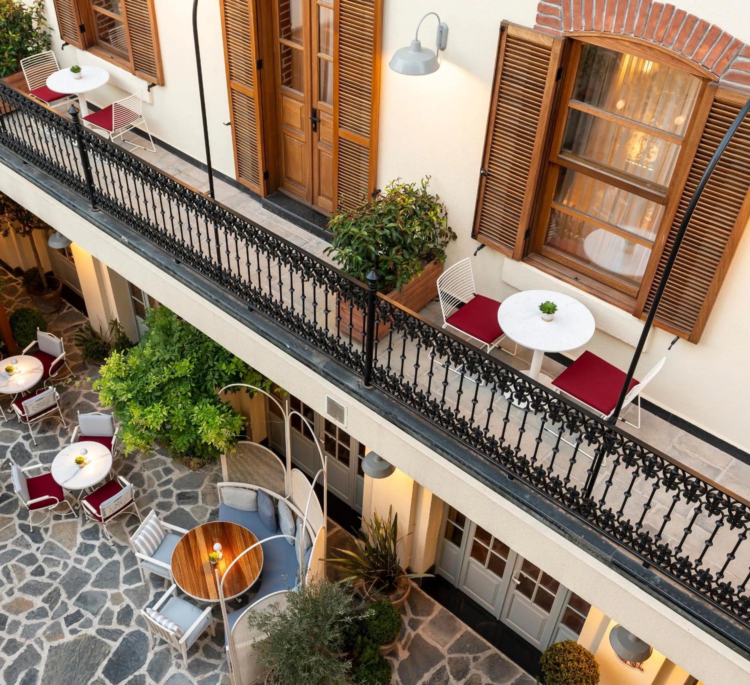 Ecole St. Pierre Hotel