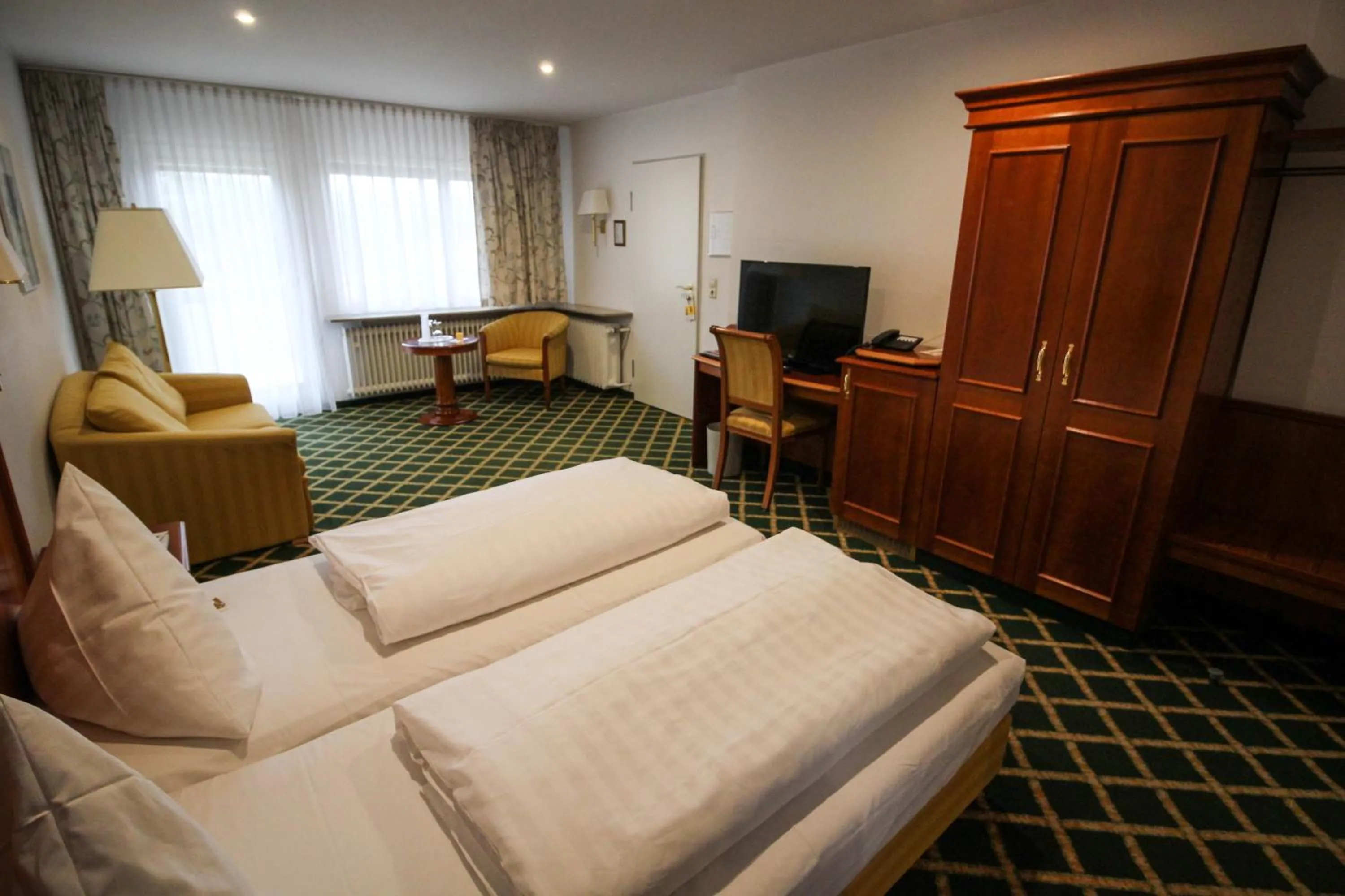 Bed in Ringhotel Zum Goldenen Ochsen