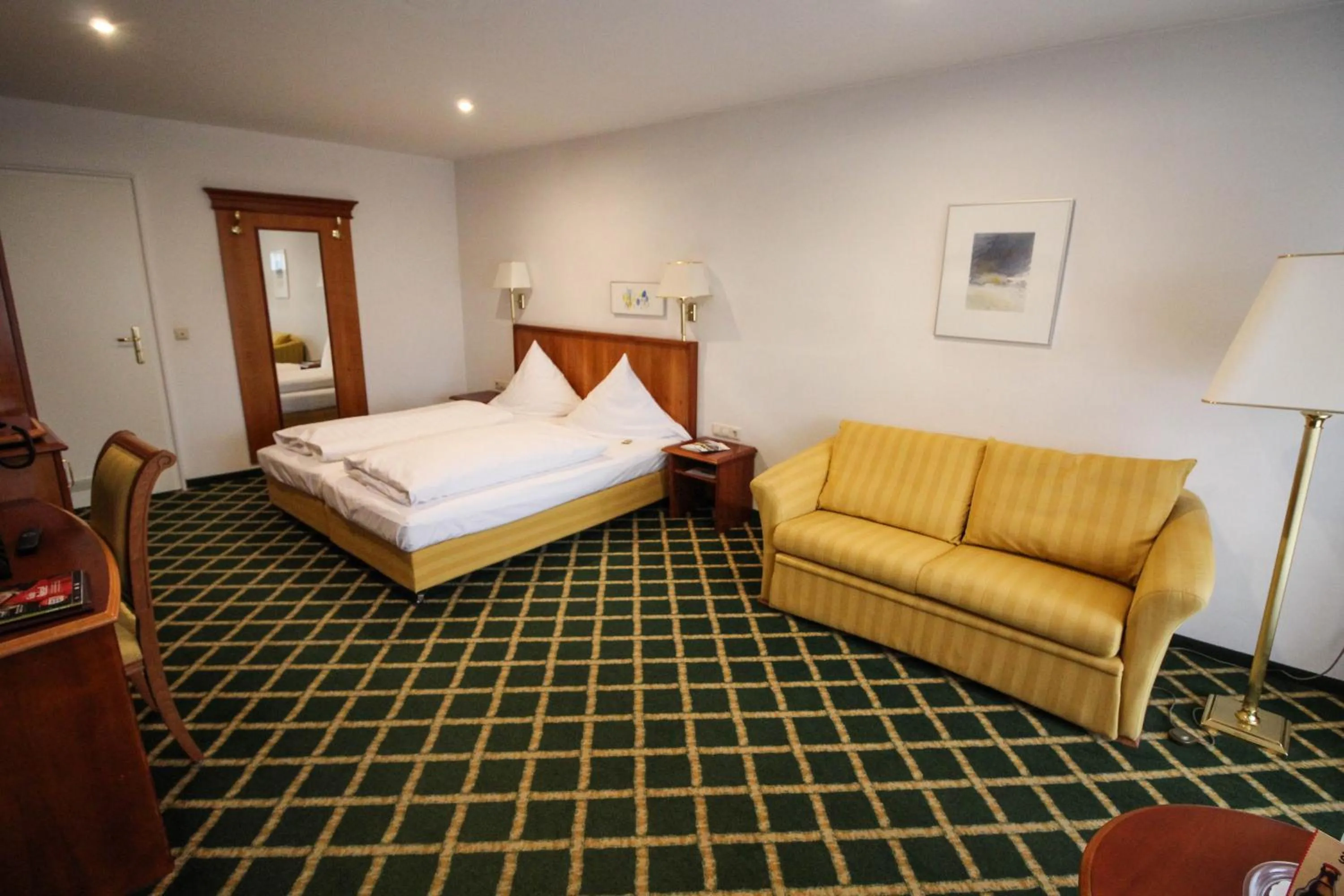 Bed in Ringhotel Zum Goldenen Ochsen