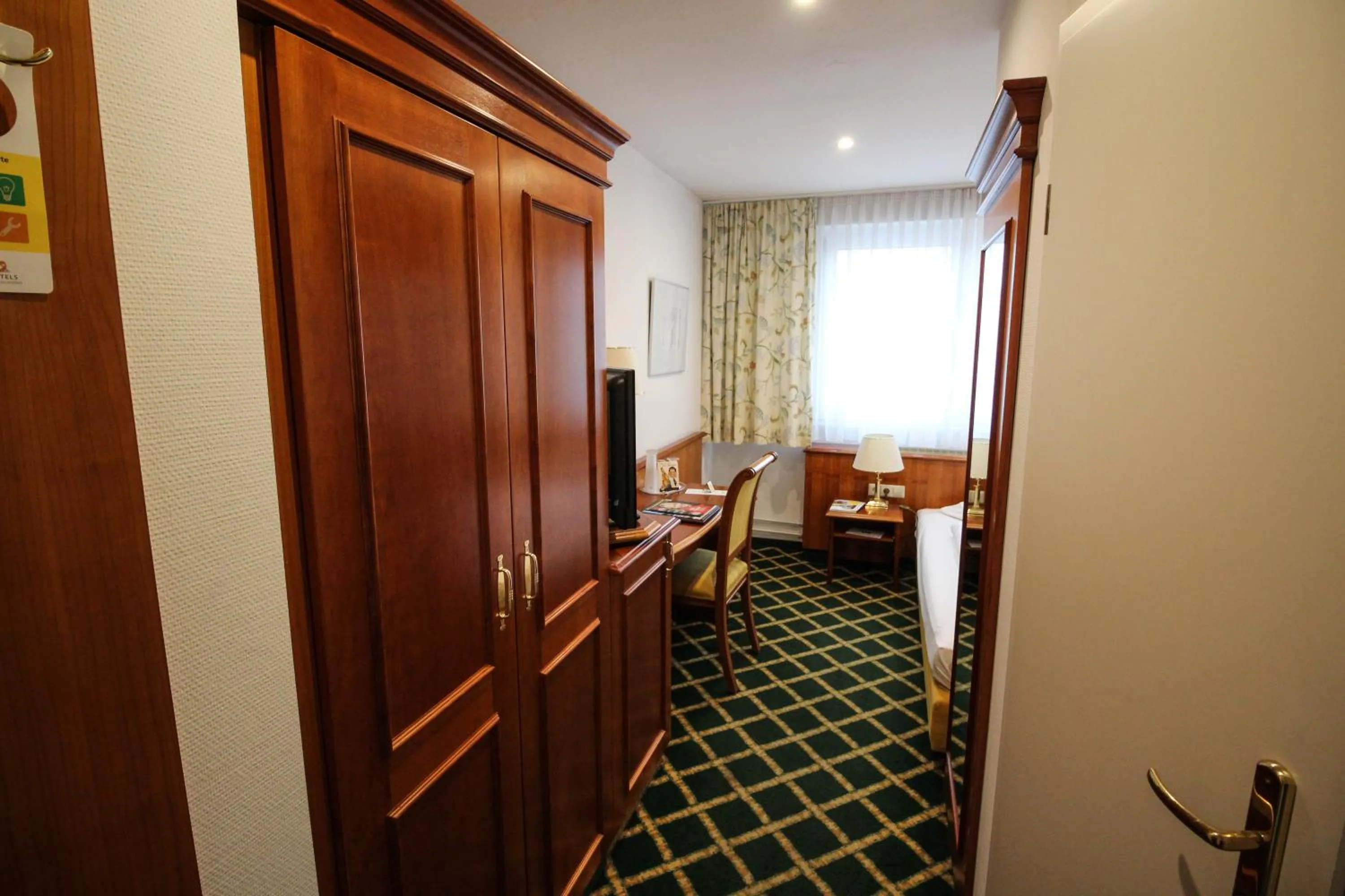 Bed in Ringhotel Zum Goldenen Ochsen