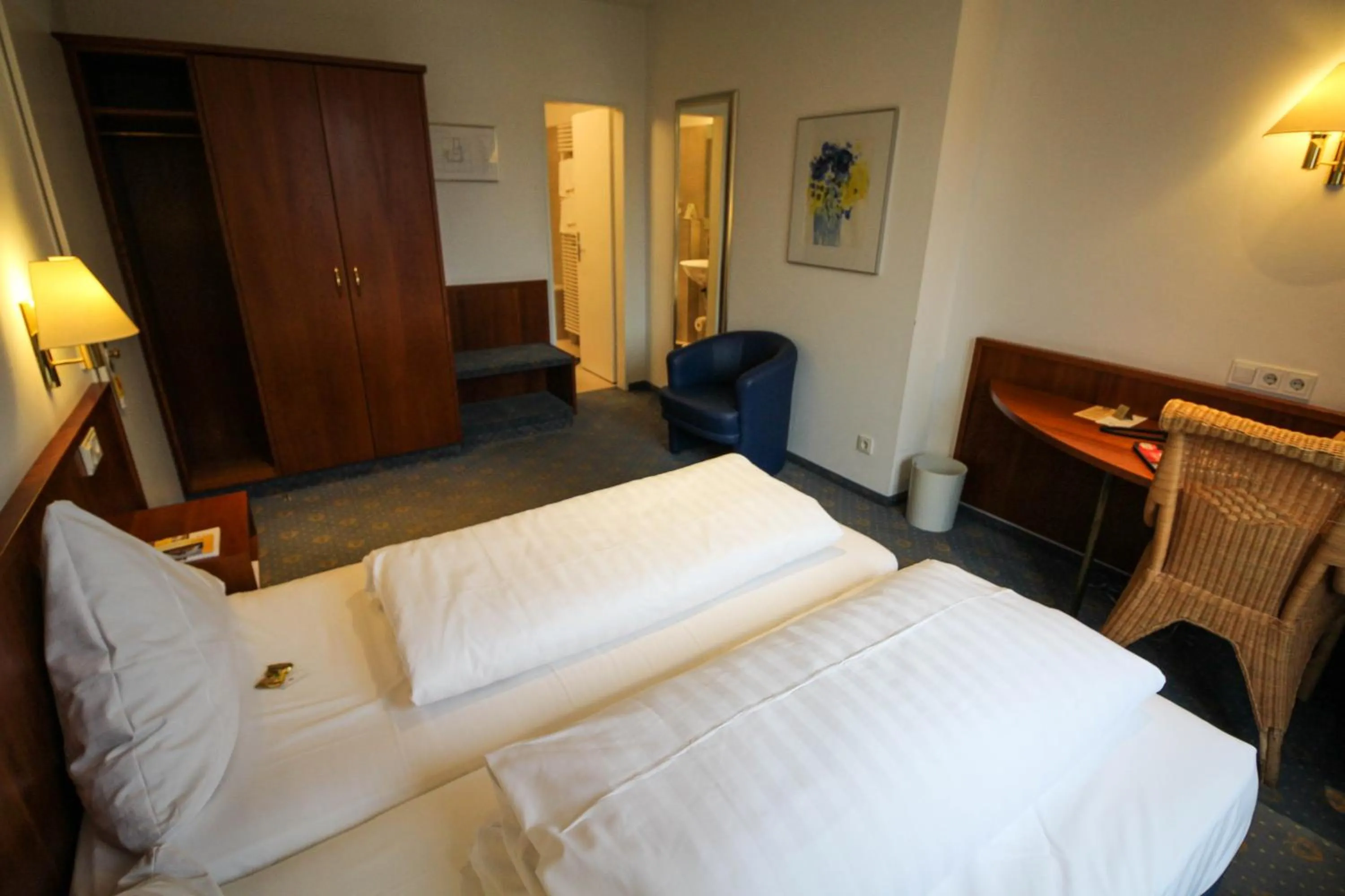 Bed in Ringhotel Zum Goldenen Ochsen