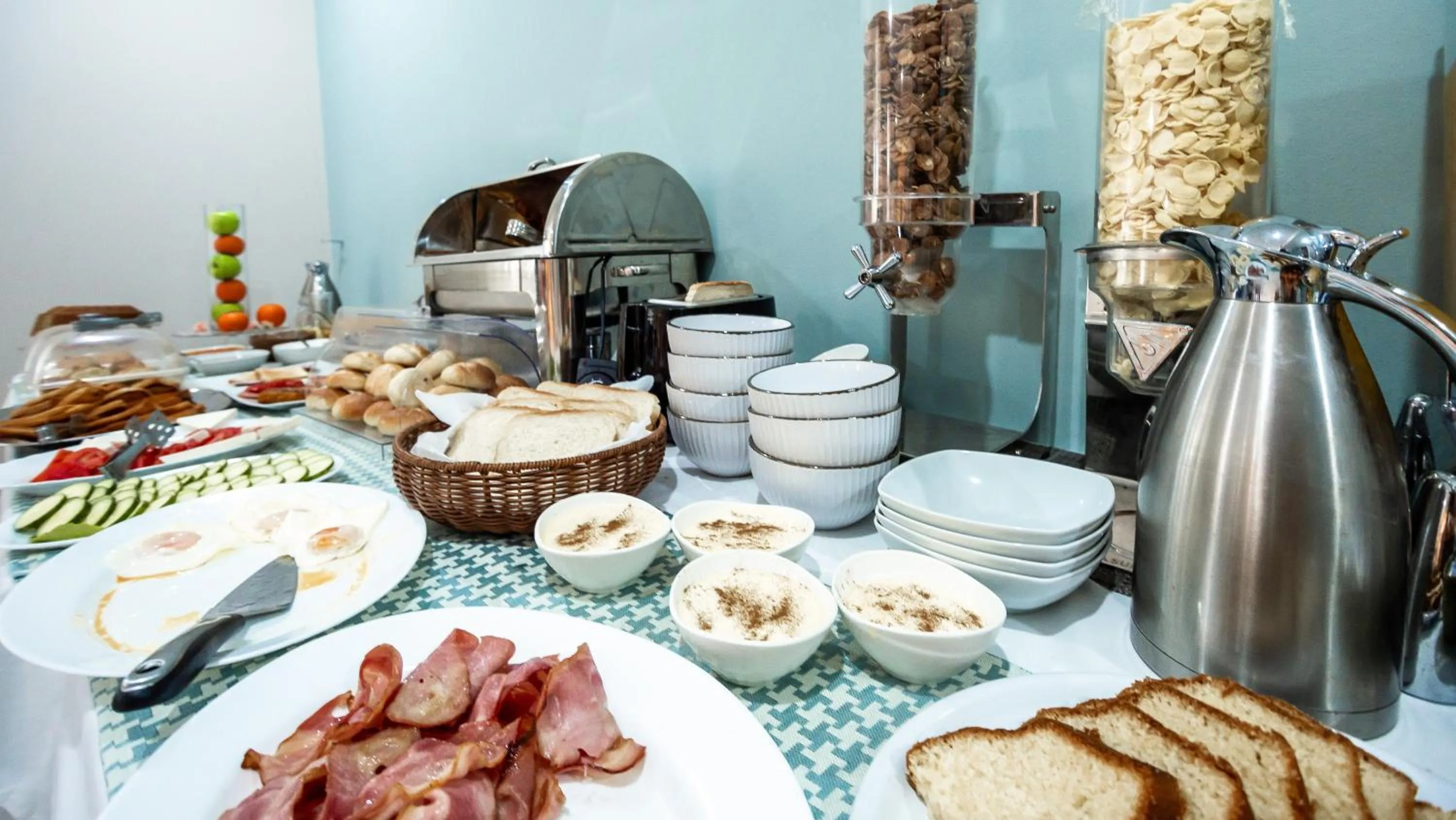 Breakfast in Daisy Hotel