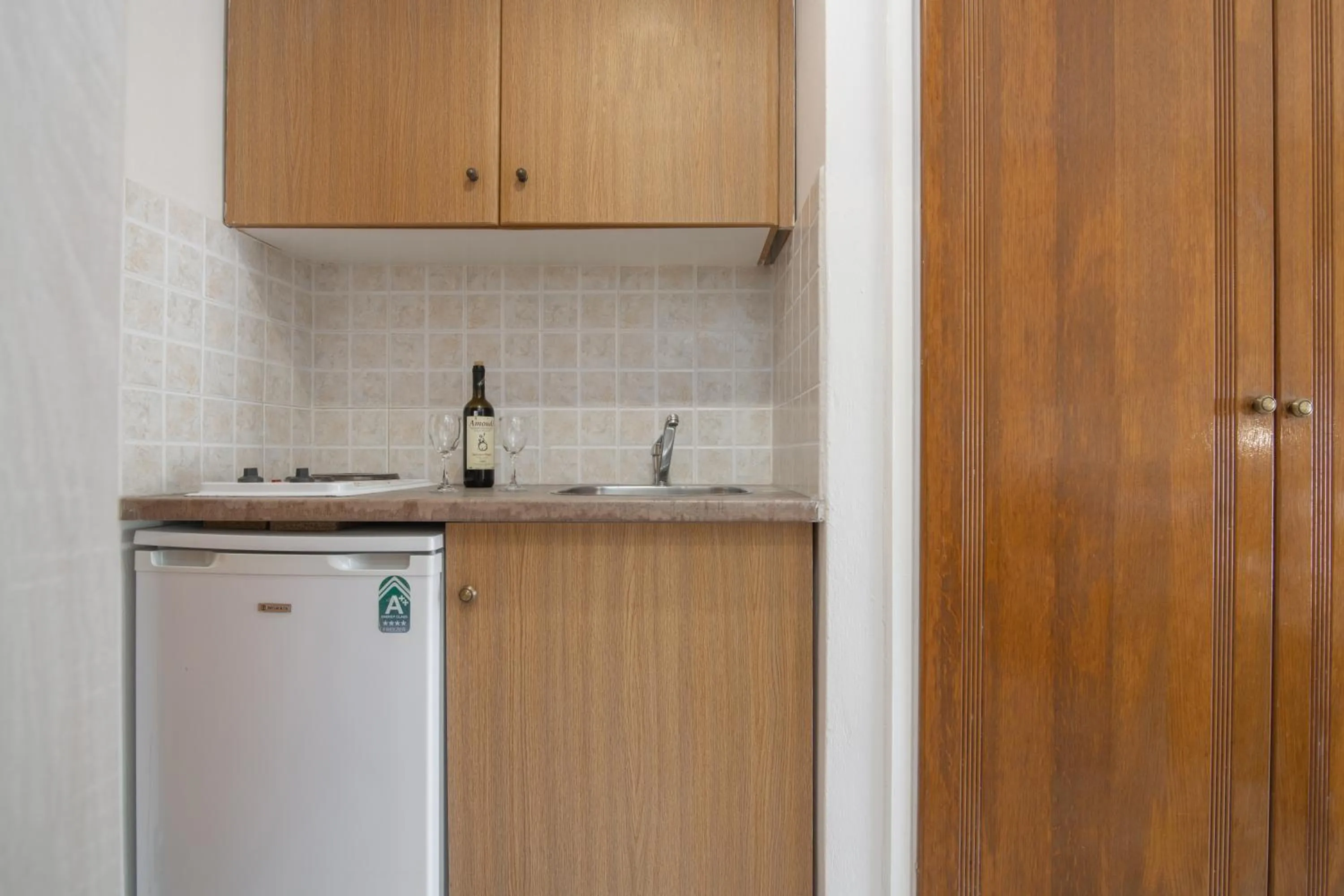 Kitchen or kitchenette in Daisy Hotel