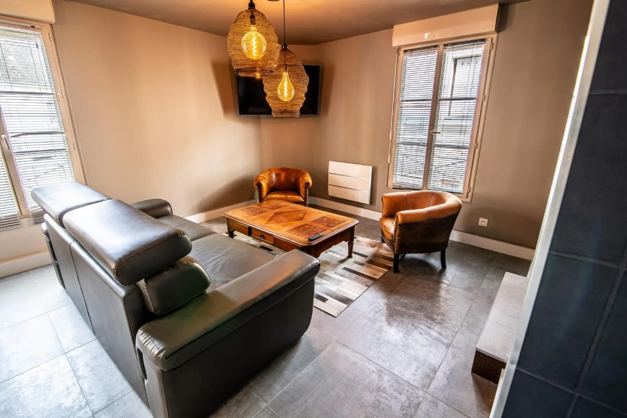 TV and multimedia in LE DUPE