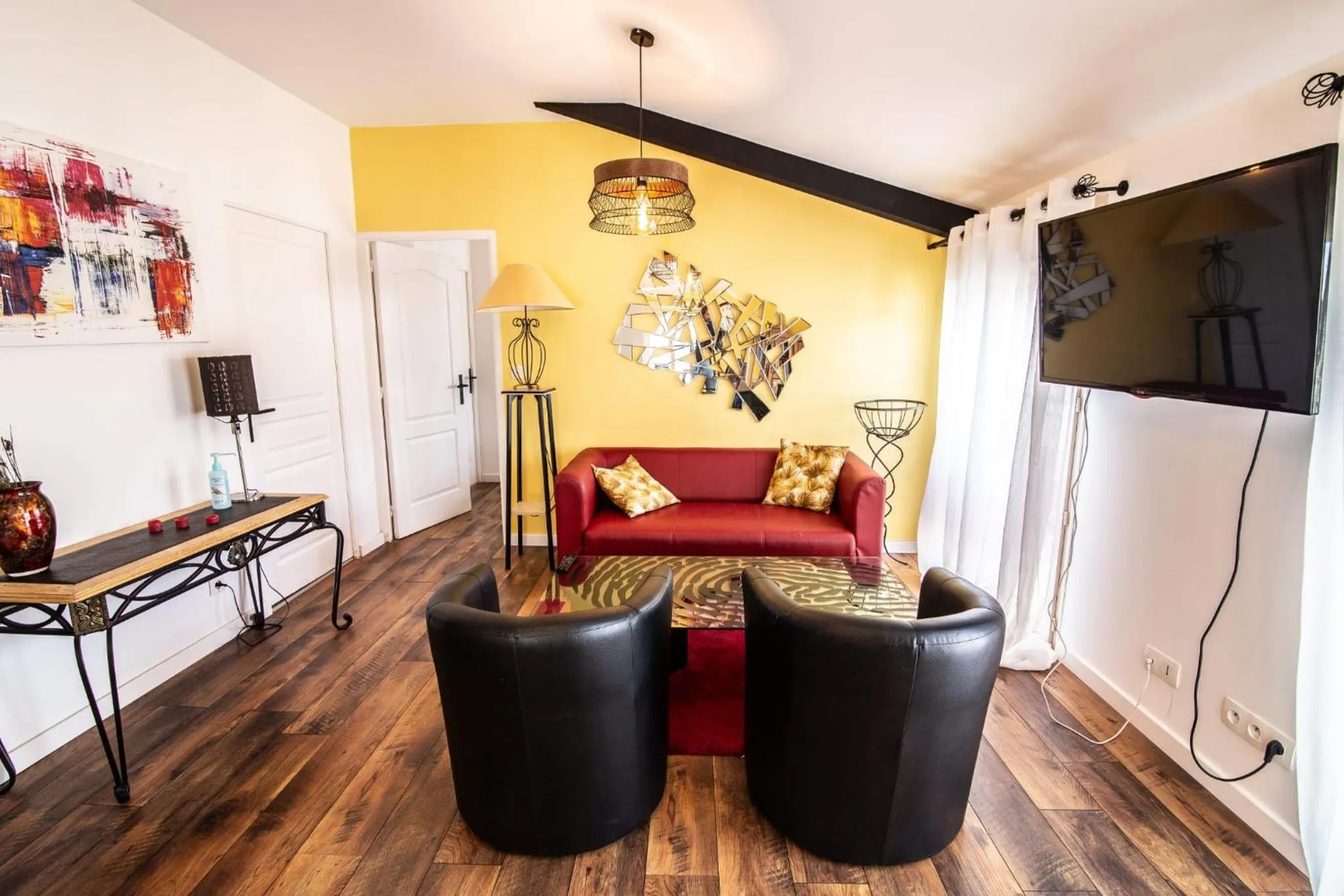 TV and multimedia in LE DUPE