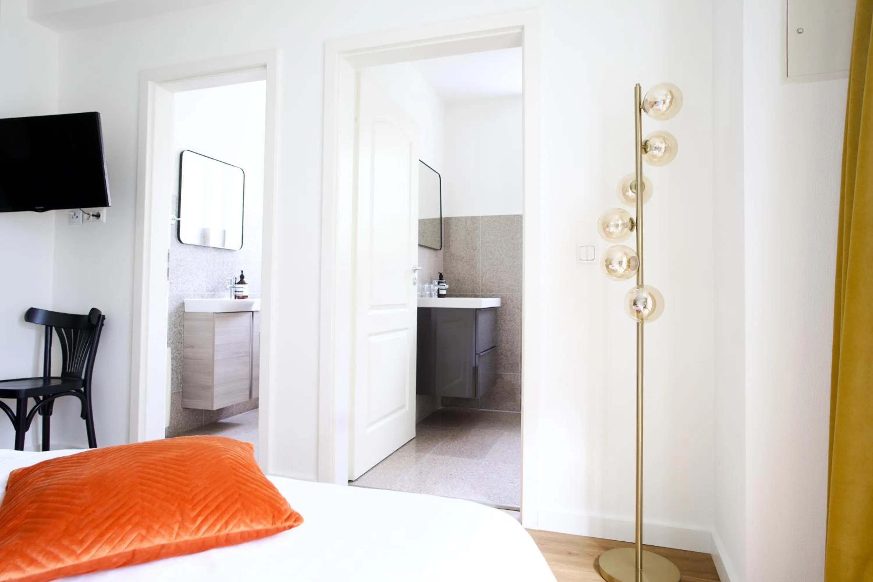 Bathroom, Bed in Apartments Les Jardins
