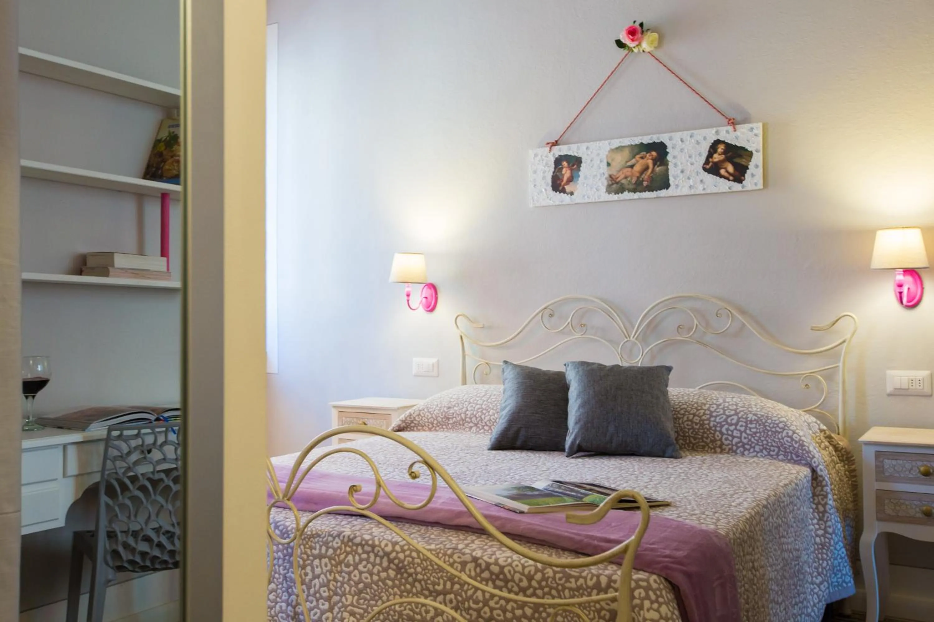Bedroom, Bed in San Gimignano Town Garden
