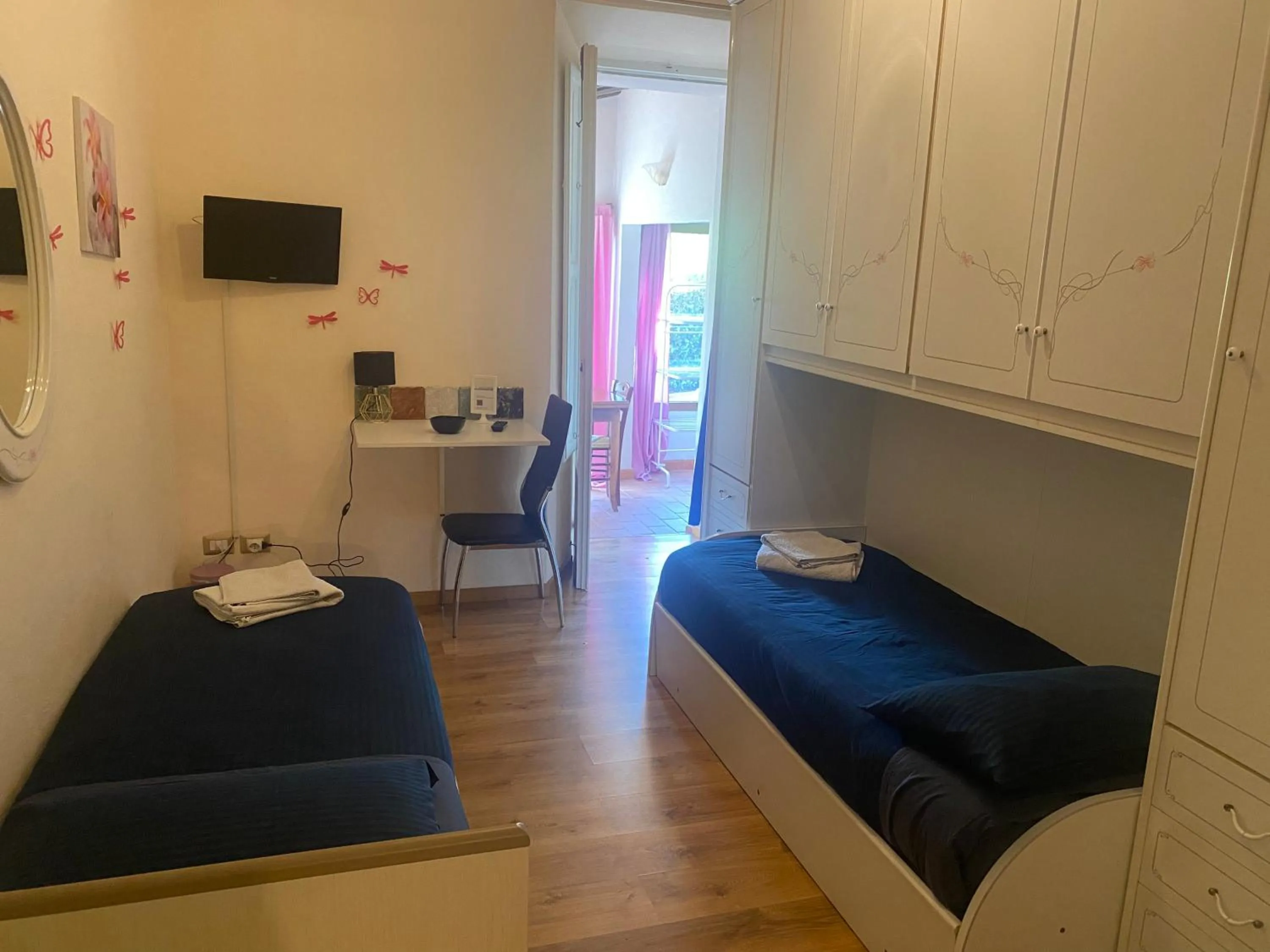 Twin Room with Shared Toilet in Villa Zara