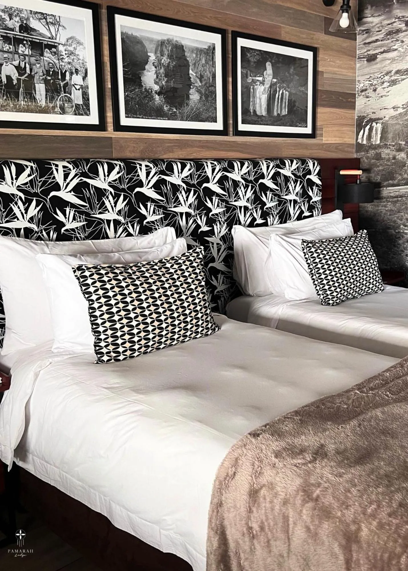 Property building, Bed in Pamarah Lodge