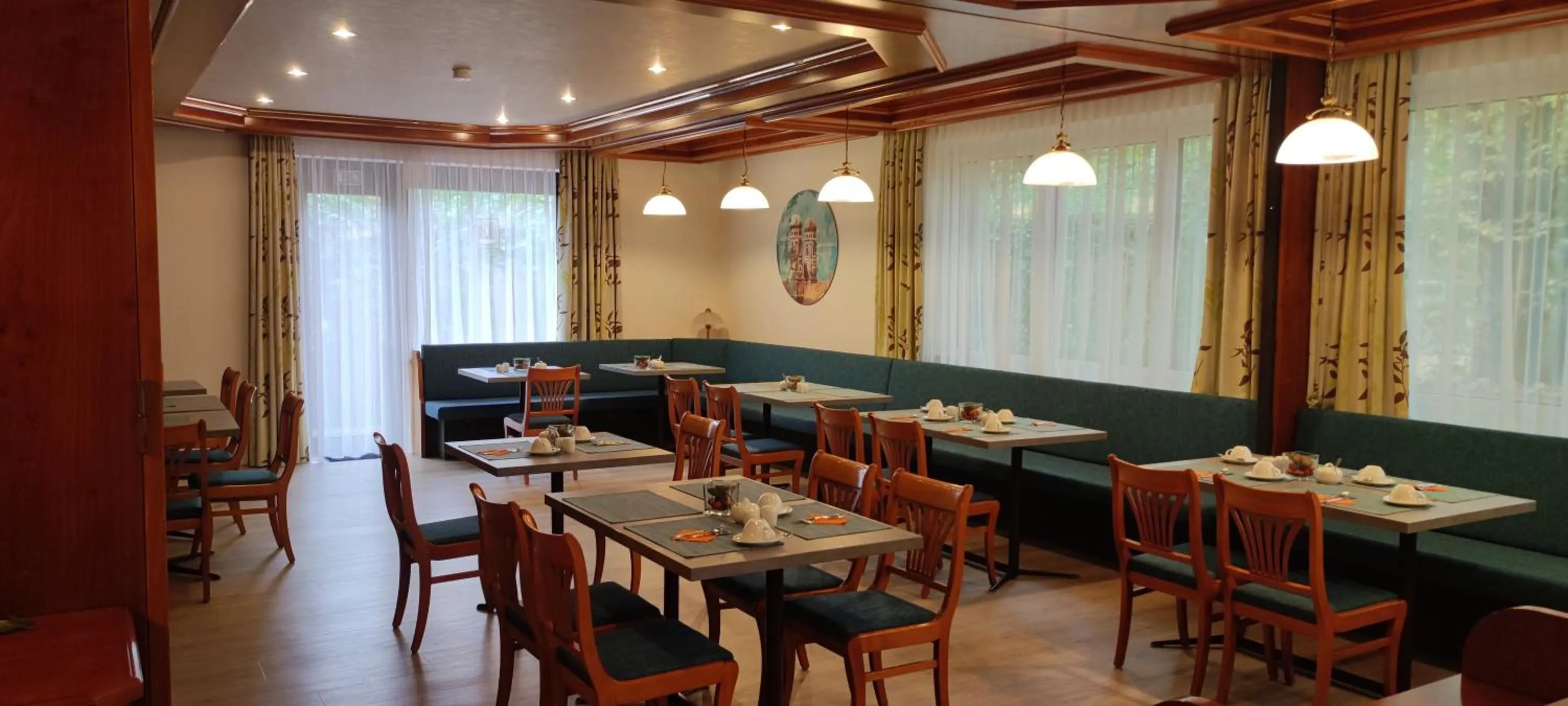 Restaurant/places to eat in Hotel Stadt Pasing