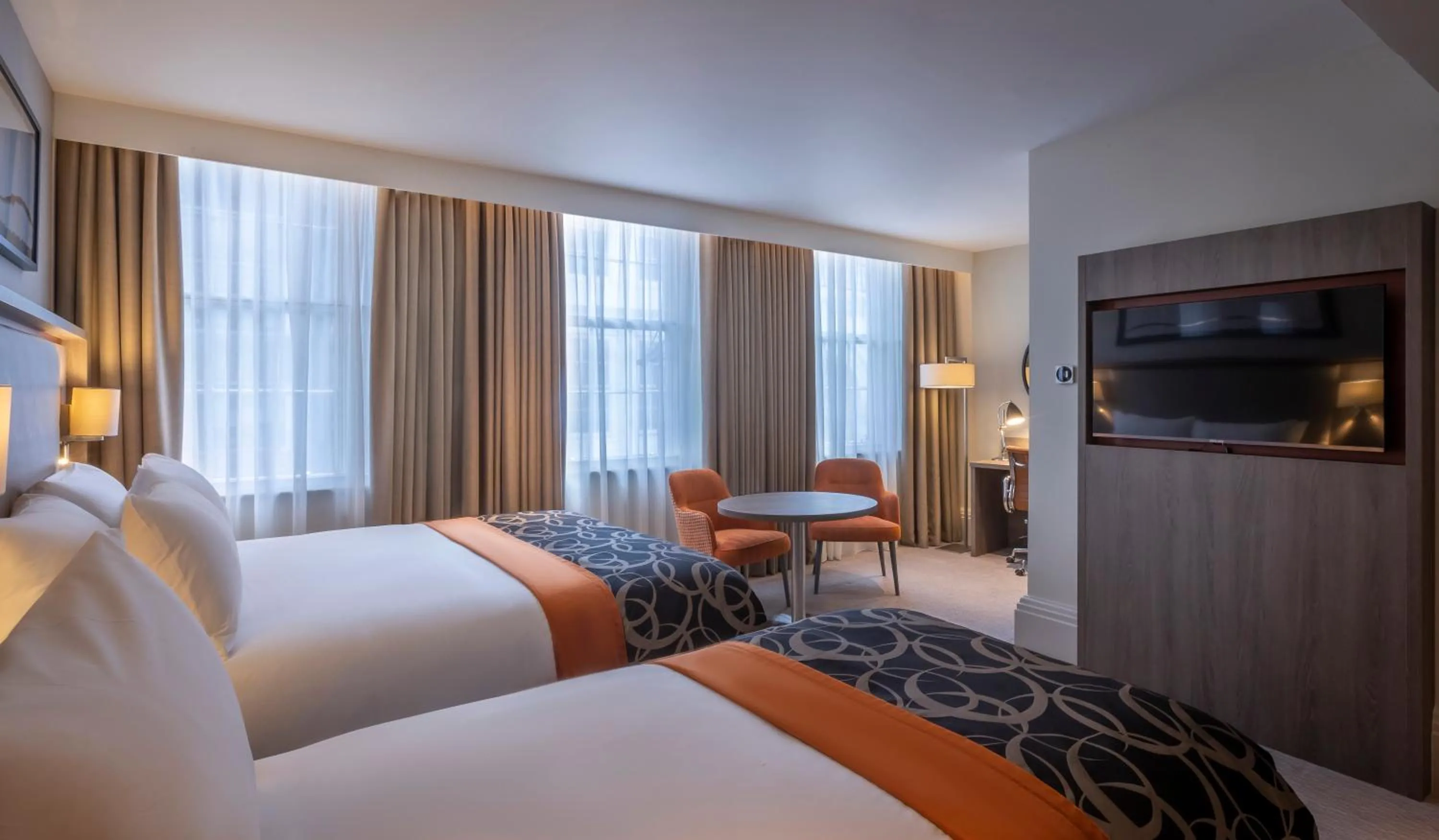 TV and multimedia, Bed in Clayton Hotel Bristol City