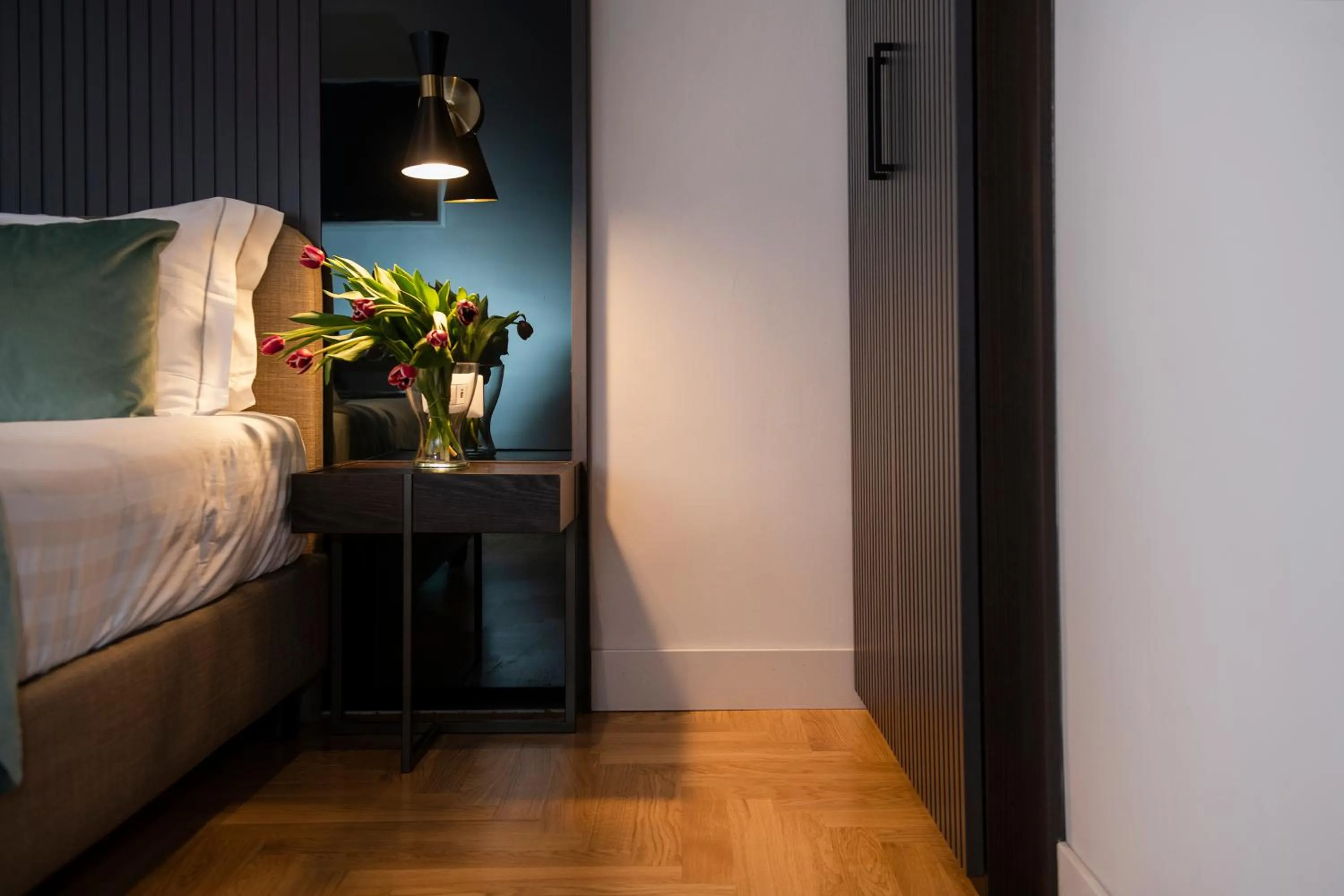 Bed in Hotel 77 Seventy-Seven - Maison D'Art Collection