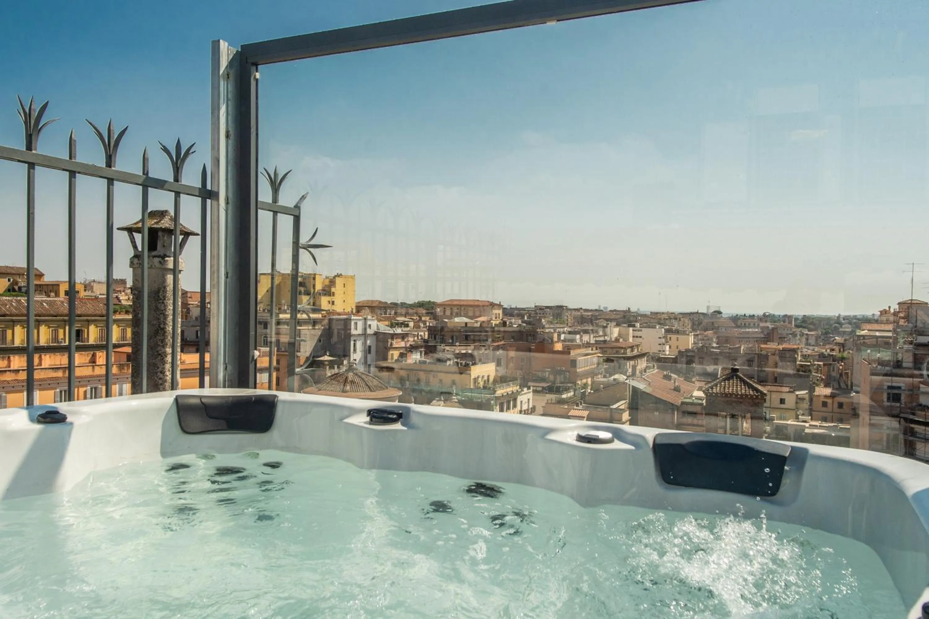 Swimming pool in Hotel 77 Seventy-Seven - Maison D'Art Collection