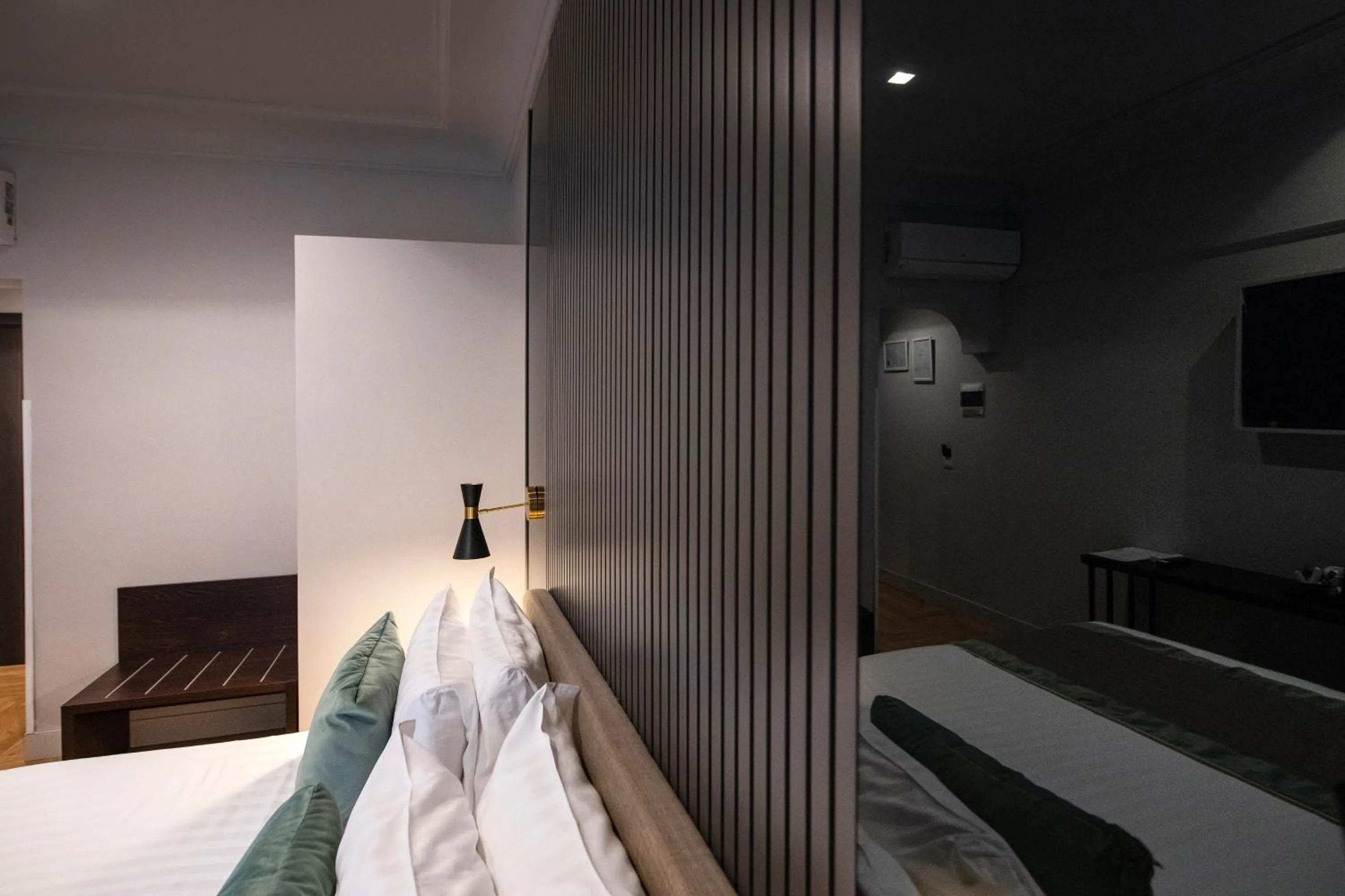 Bed in Hotel 77 Seventy-Seven - Maison D'Art Collection