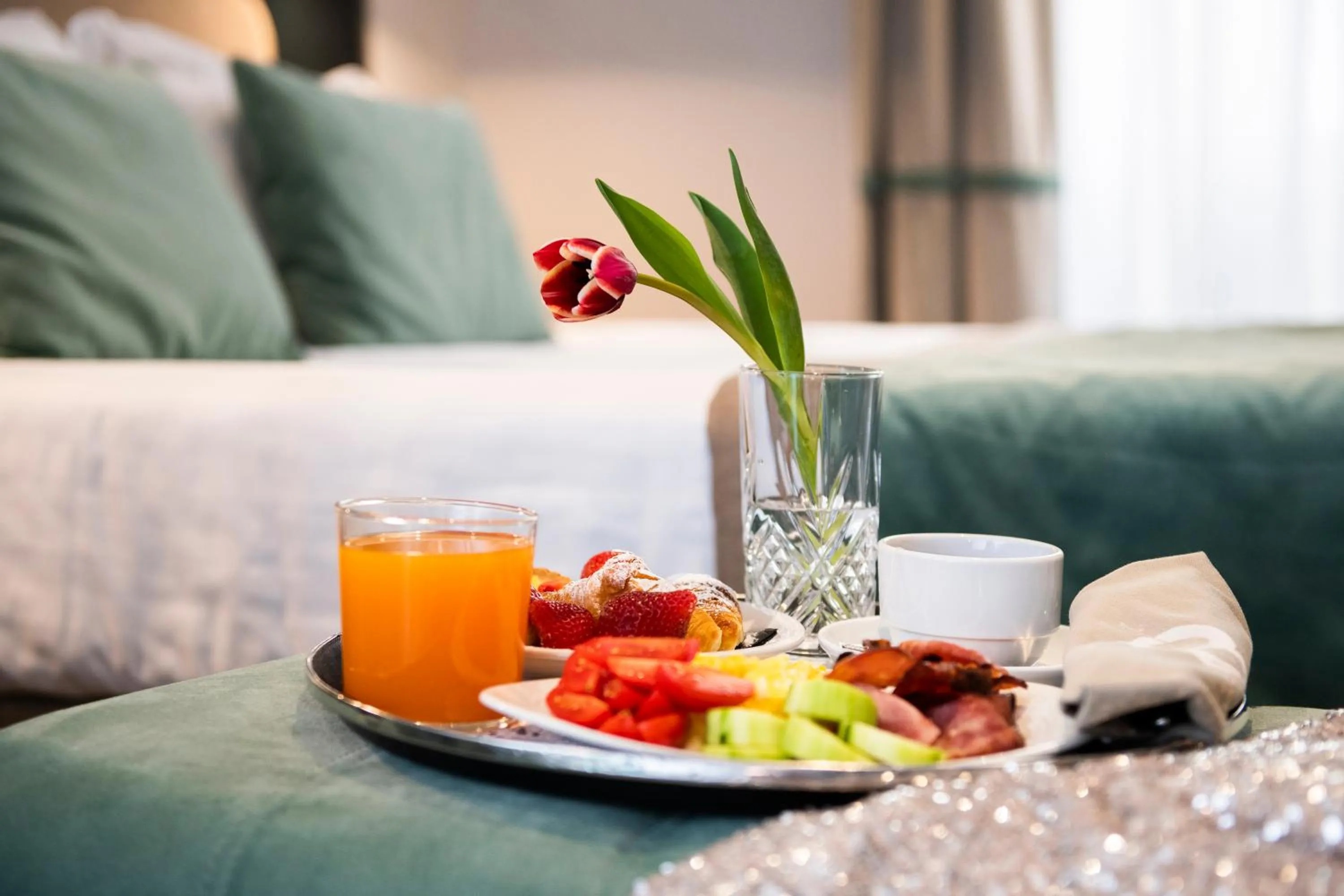 Breakfast in Hotel 77 Seventy-Seven - Maison D'Art Collection